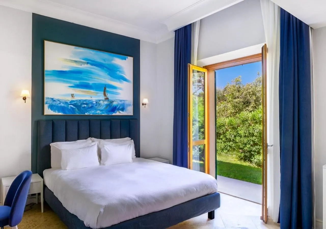 Bed in Tombolo Talasso Resort