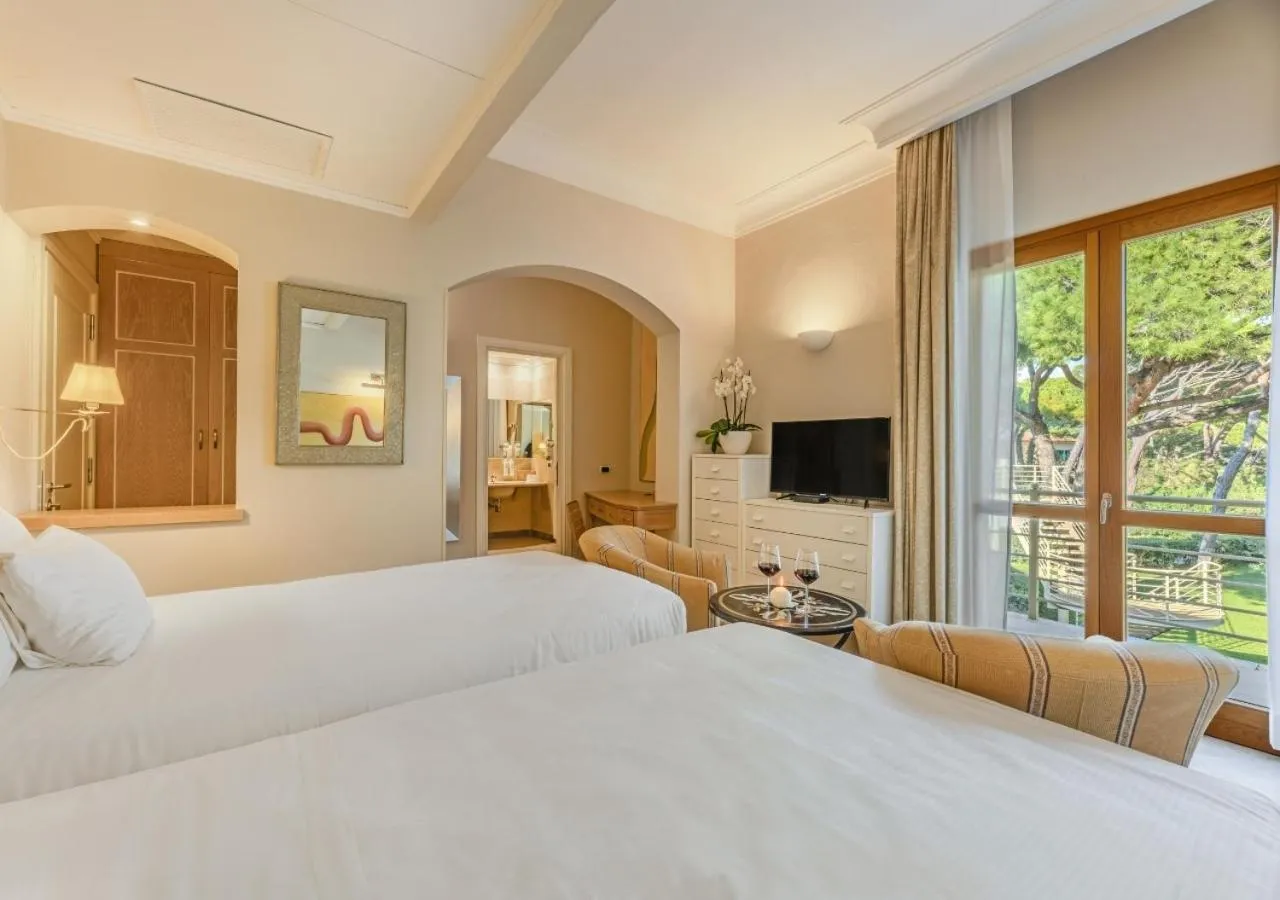 Bed in Tombolo Talasso Resort