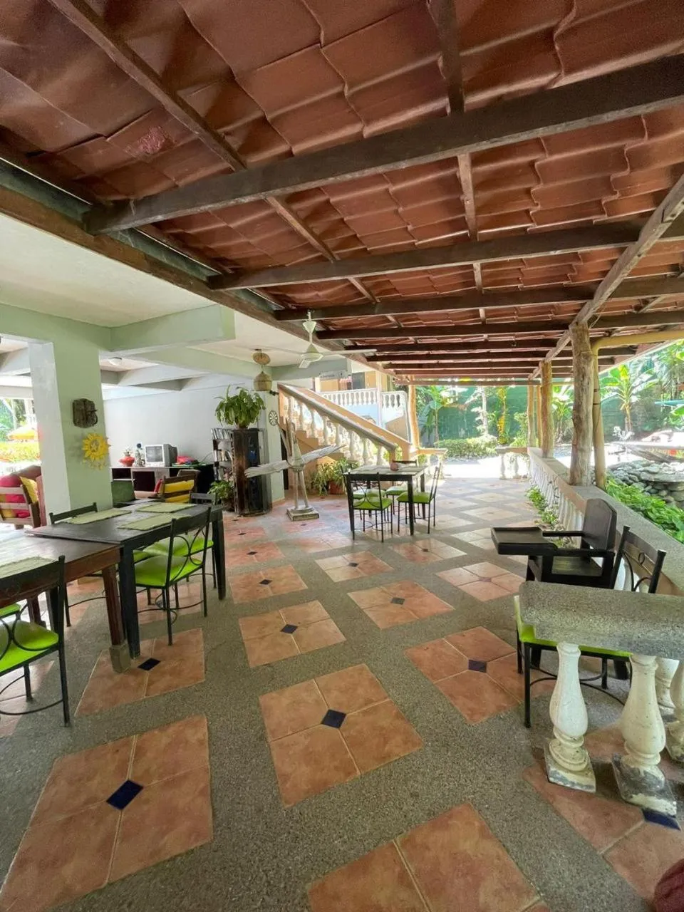 Restaurant/places to eat in House of the Macaws