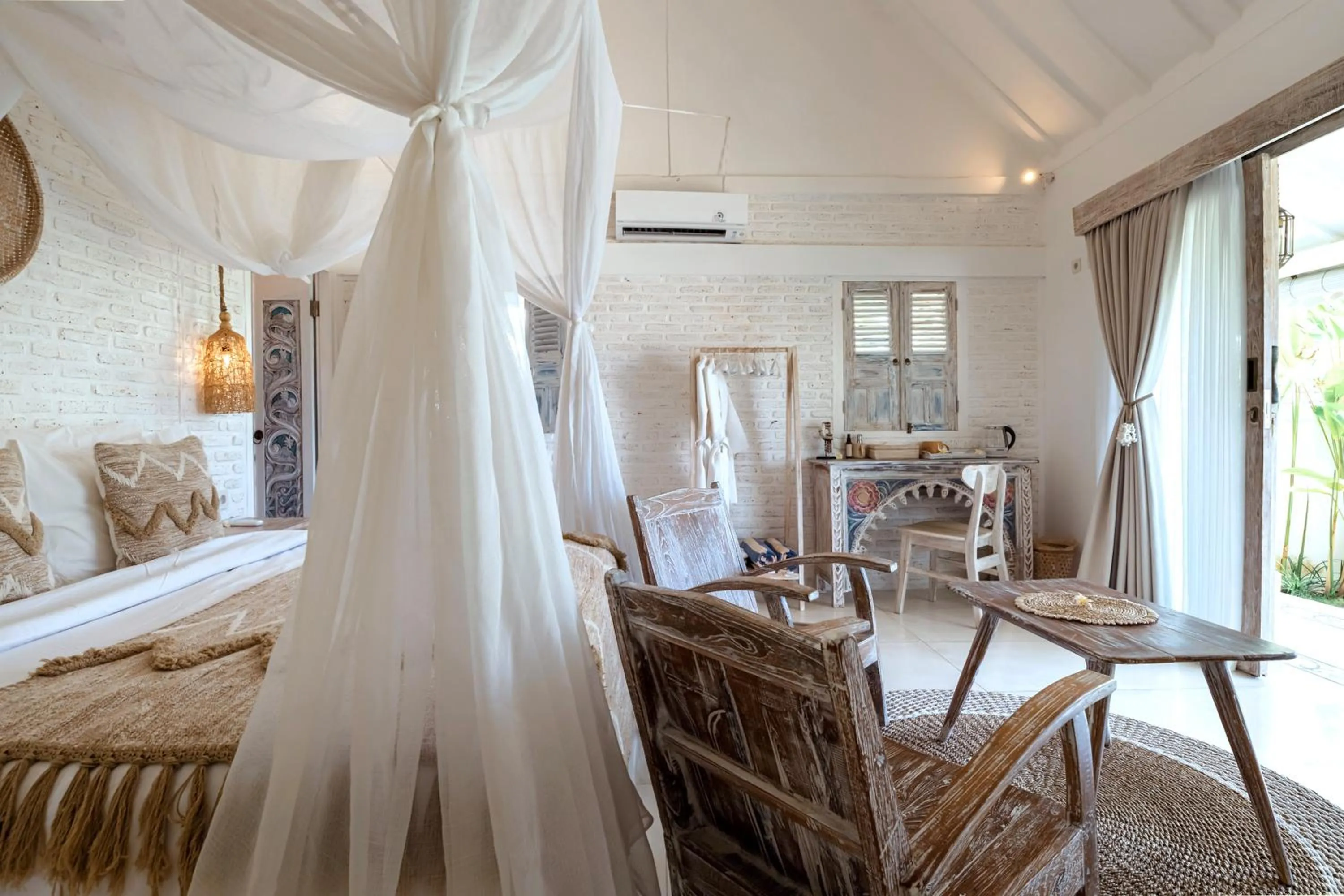 Photo of the whole room, Bed in Atalaya Villas Nusa Penida - Adults only