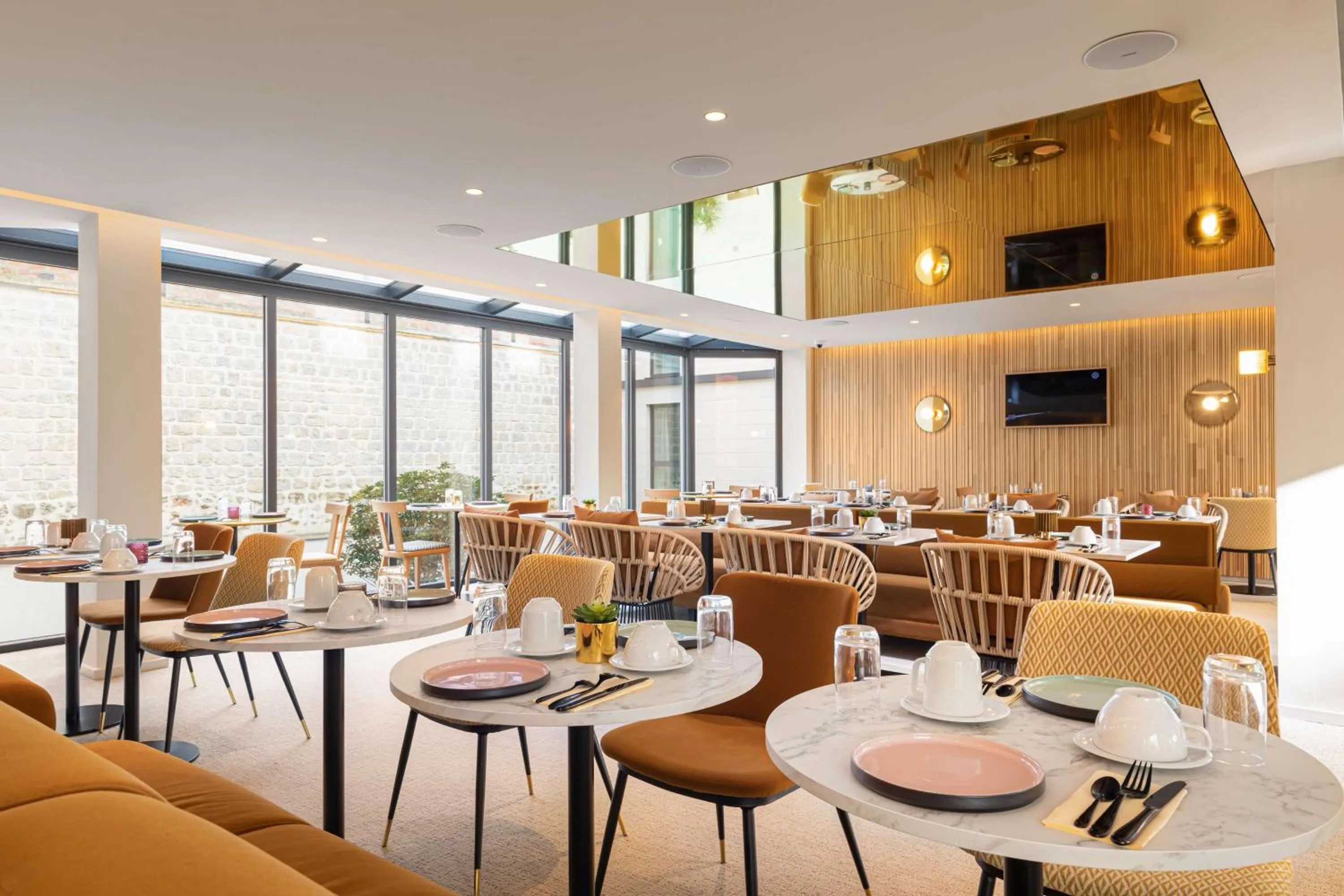 Restaurant/places to eat in Hotel Yac Paris Clichy, a member of Radisson Individuals