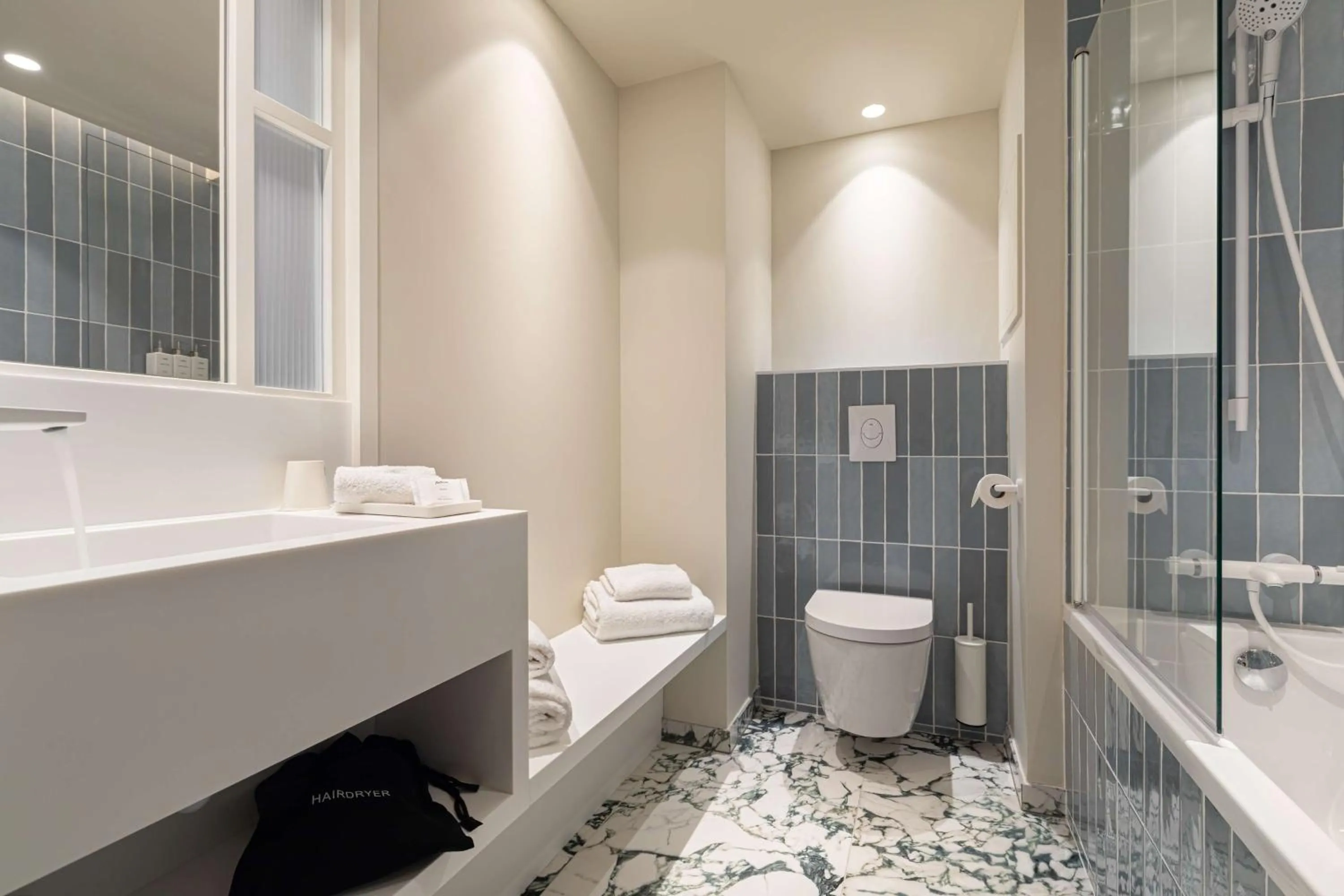 Bathroom in Hotel Yac Paris Clichy, a member of Radisson Individuals