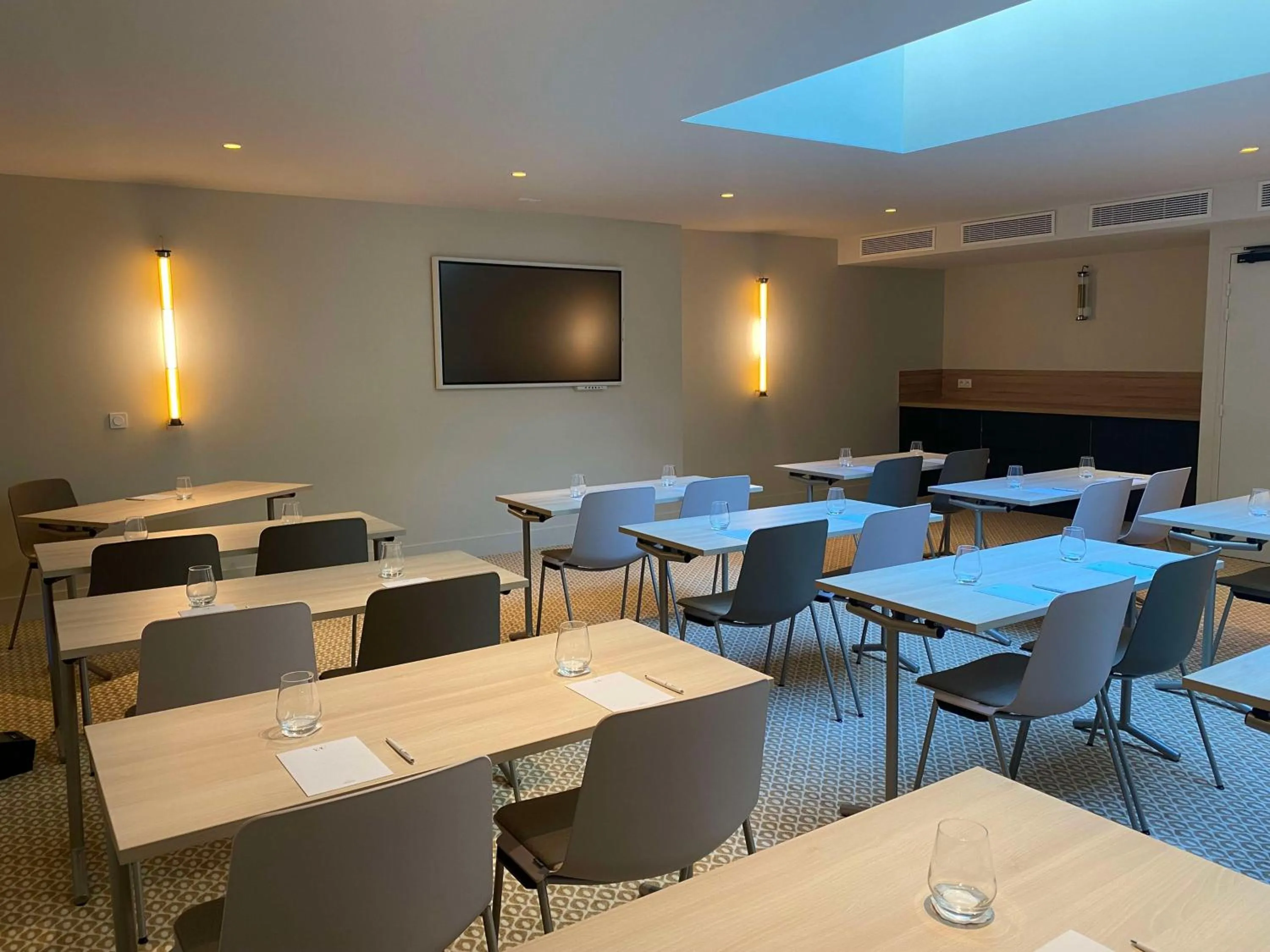 Meeting/conference room in Hotel Yac Paris Clichy, a member of Radisson Individuals