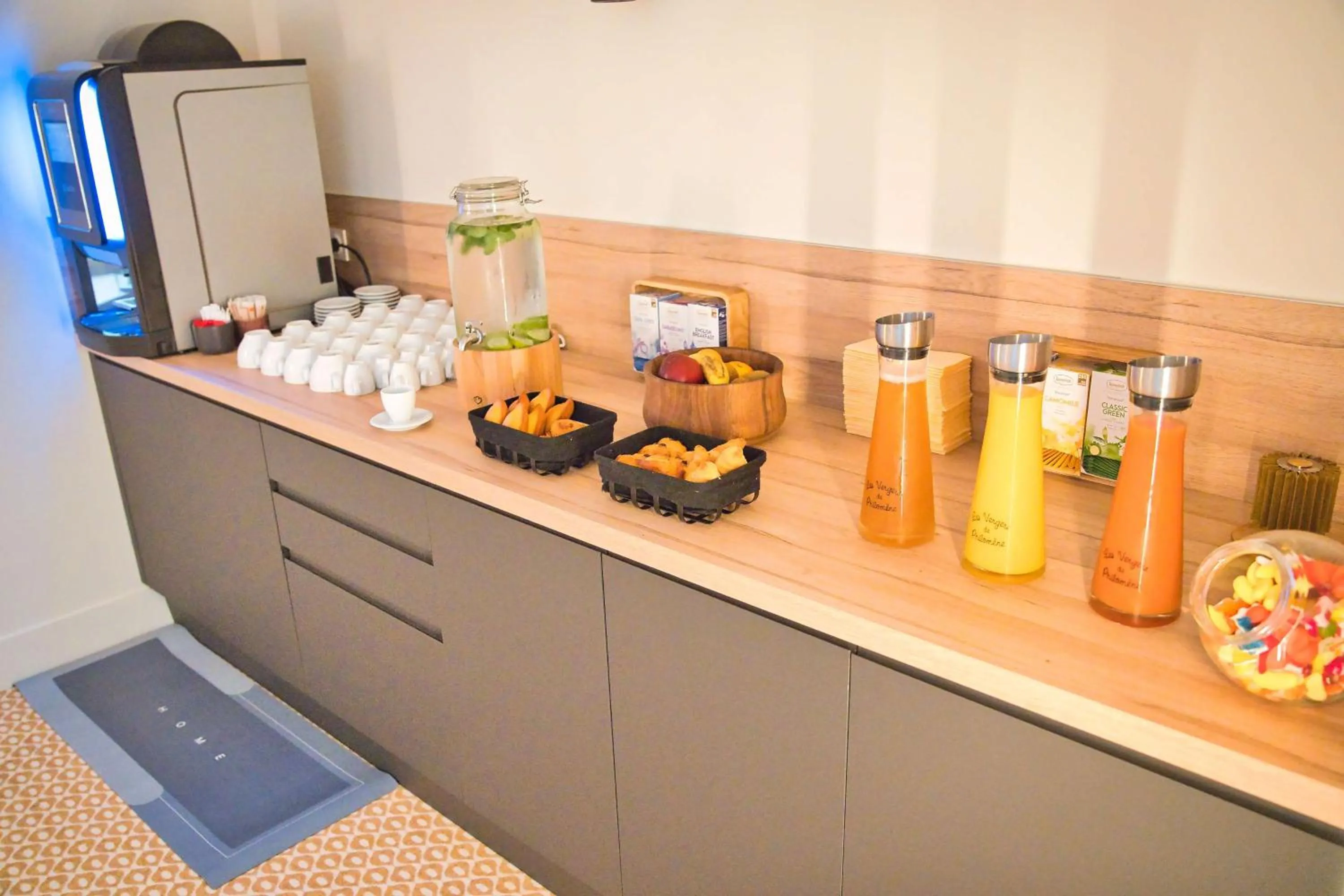 Meeting/conference room in Hotel Yac Paris Clichy, a member of Radisson Individuals