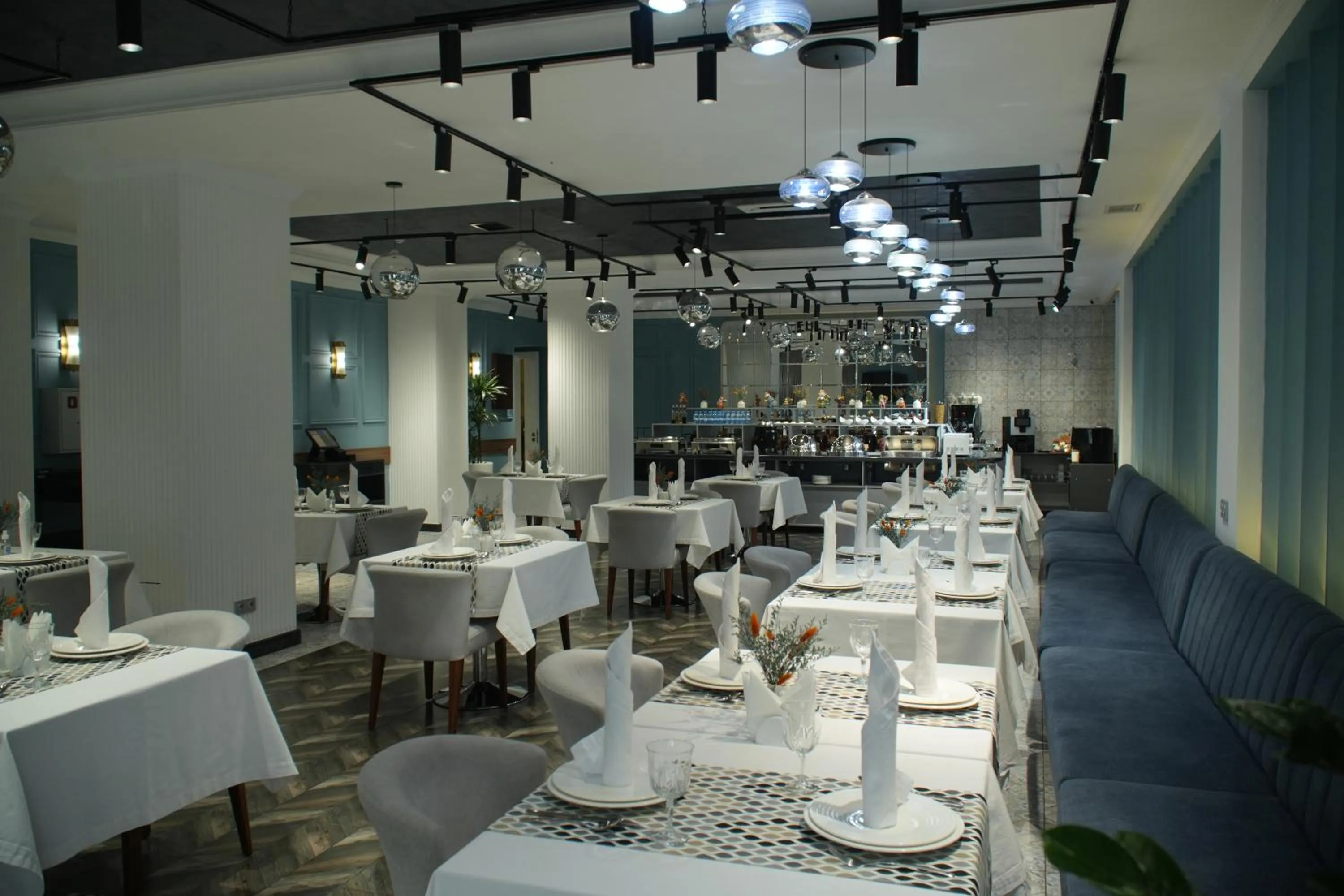 Restaurant/places to eat in Green Park Hotel