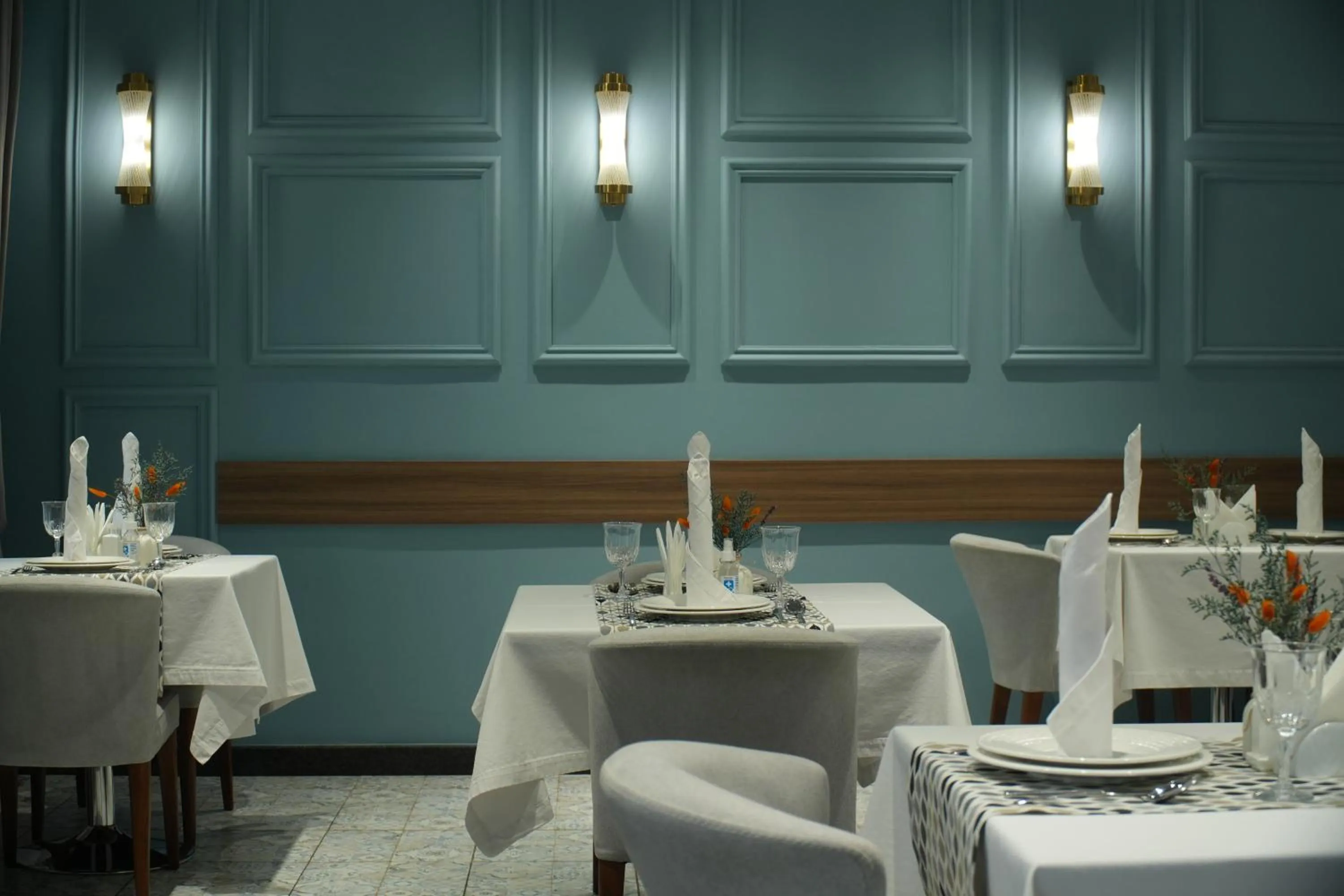 Restaurant/places to eat in Green Park Hotel