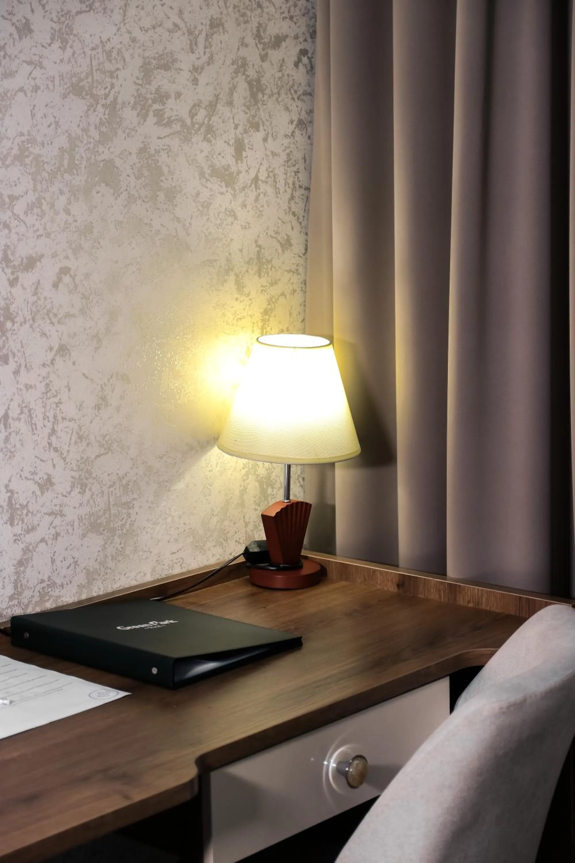 Bedroom in Green Park Hotel