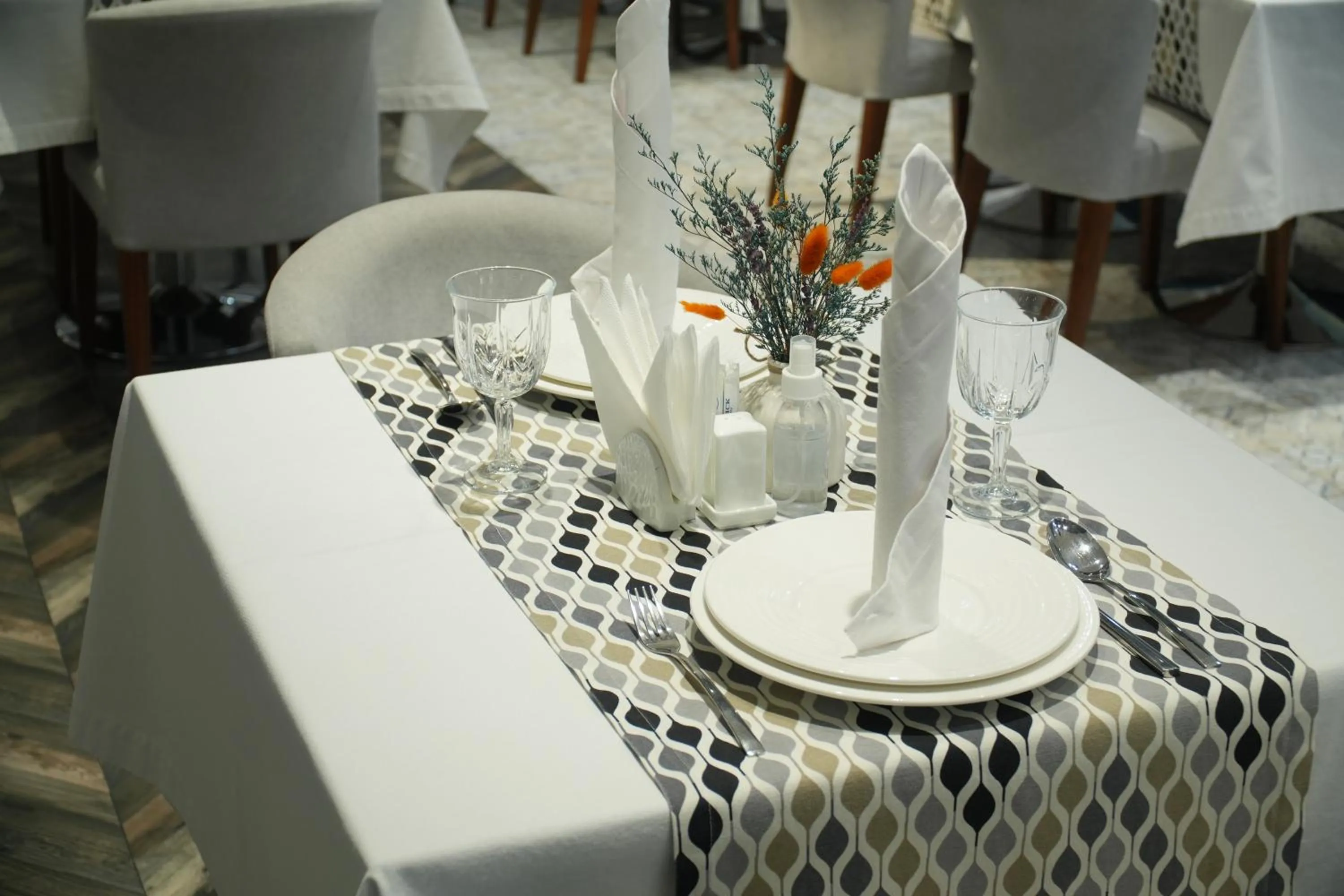 Restaurant/places to eat in Green Park Hotel