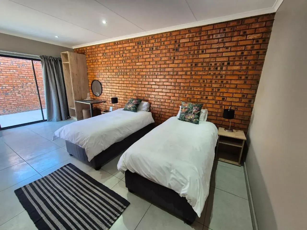 Large Twin Room - single occupancy in Pro Plants Accommodation Large Twin Room - single occupancy in Pro Plants Accommodation