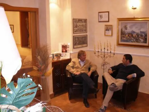 People in Hotel Lento