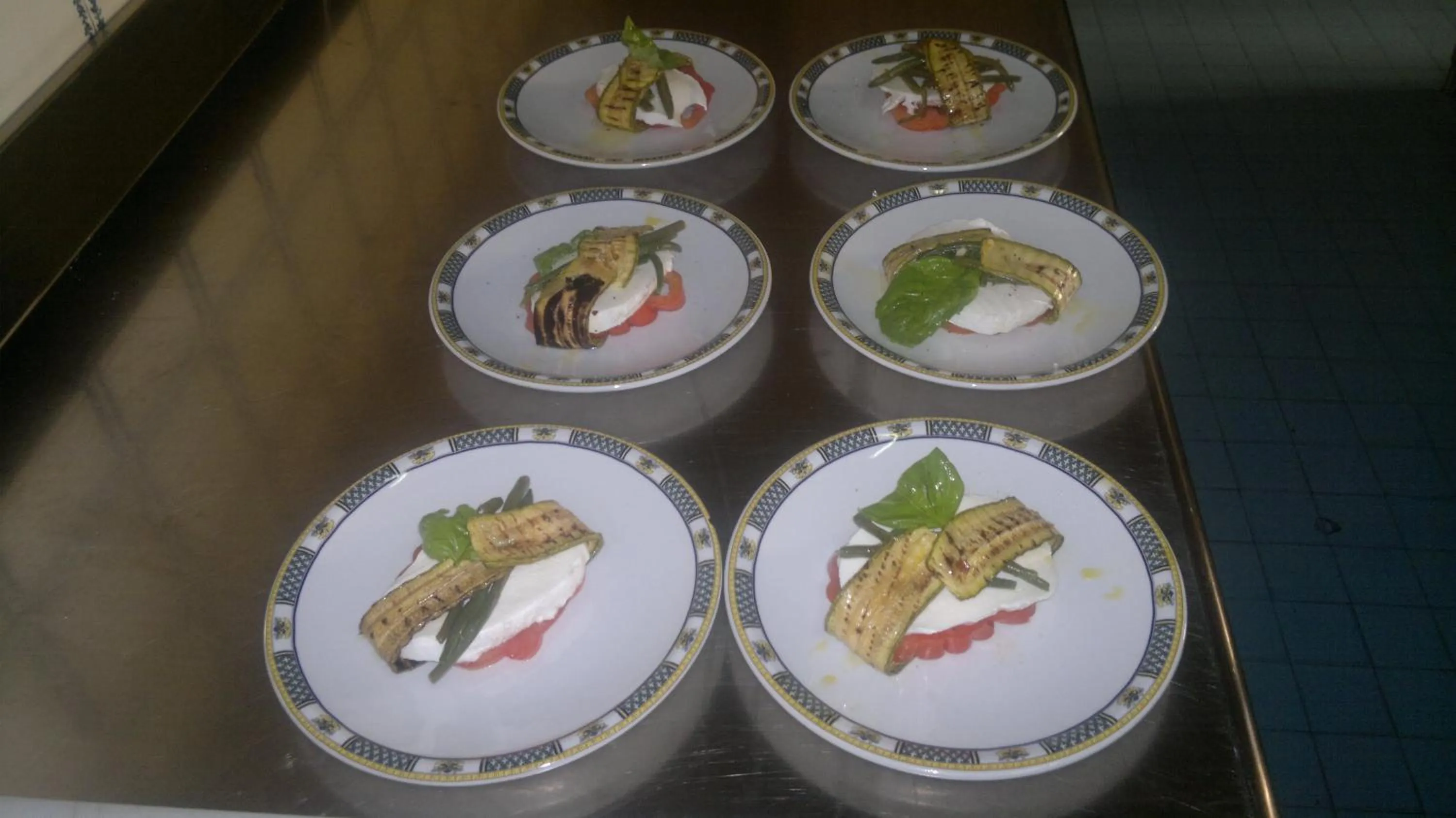 Restaurant/places to eat in Hotel Lento