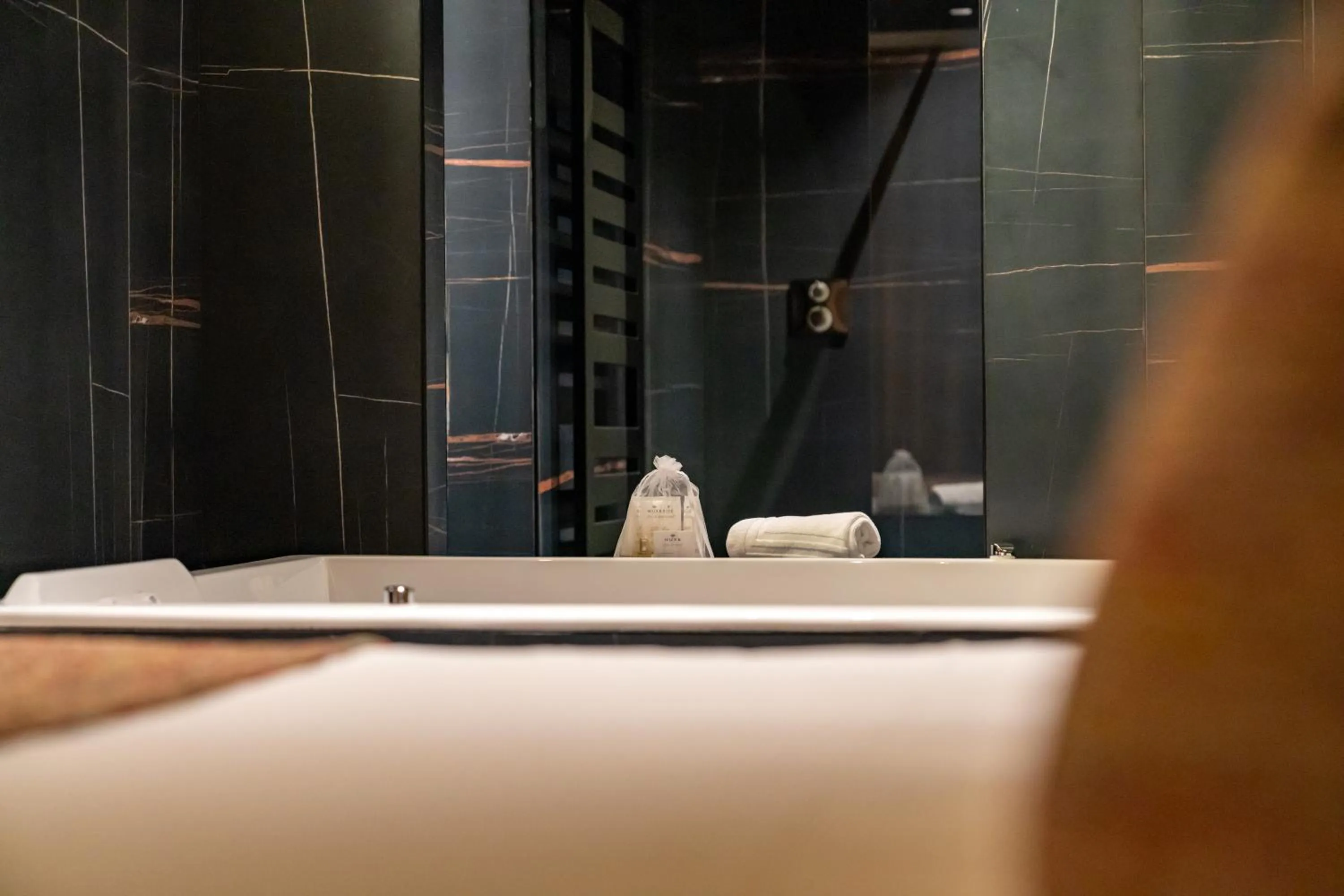 Bathroom in Aux Etangs - Hôtel