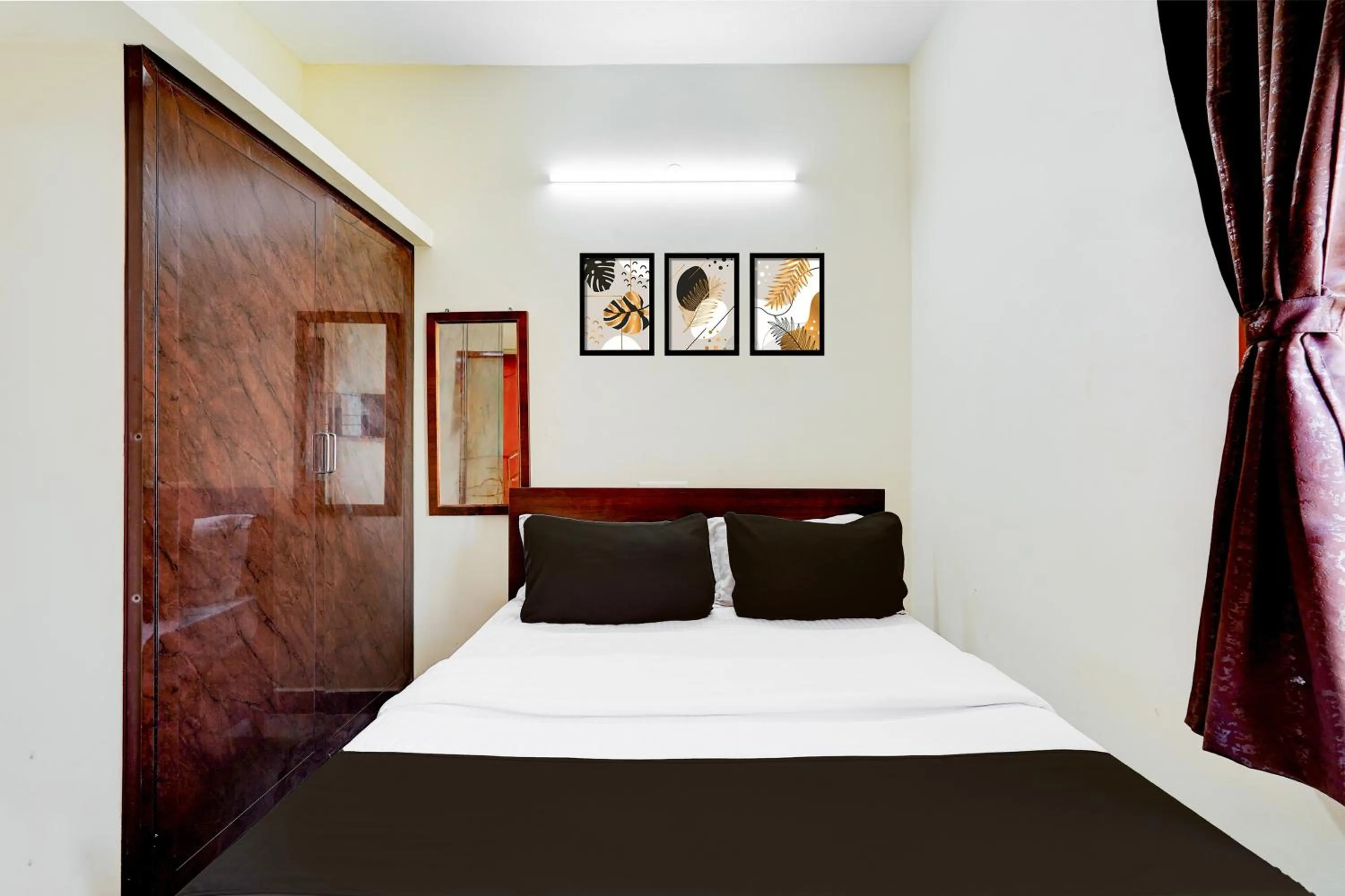 Bedroom, Bed in Super Hotel O Thoraipakkam Chennai