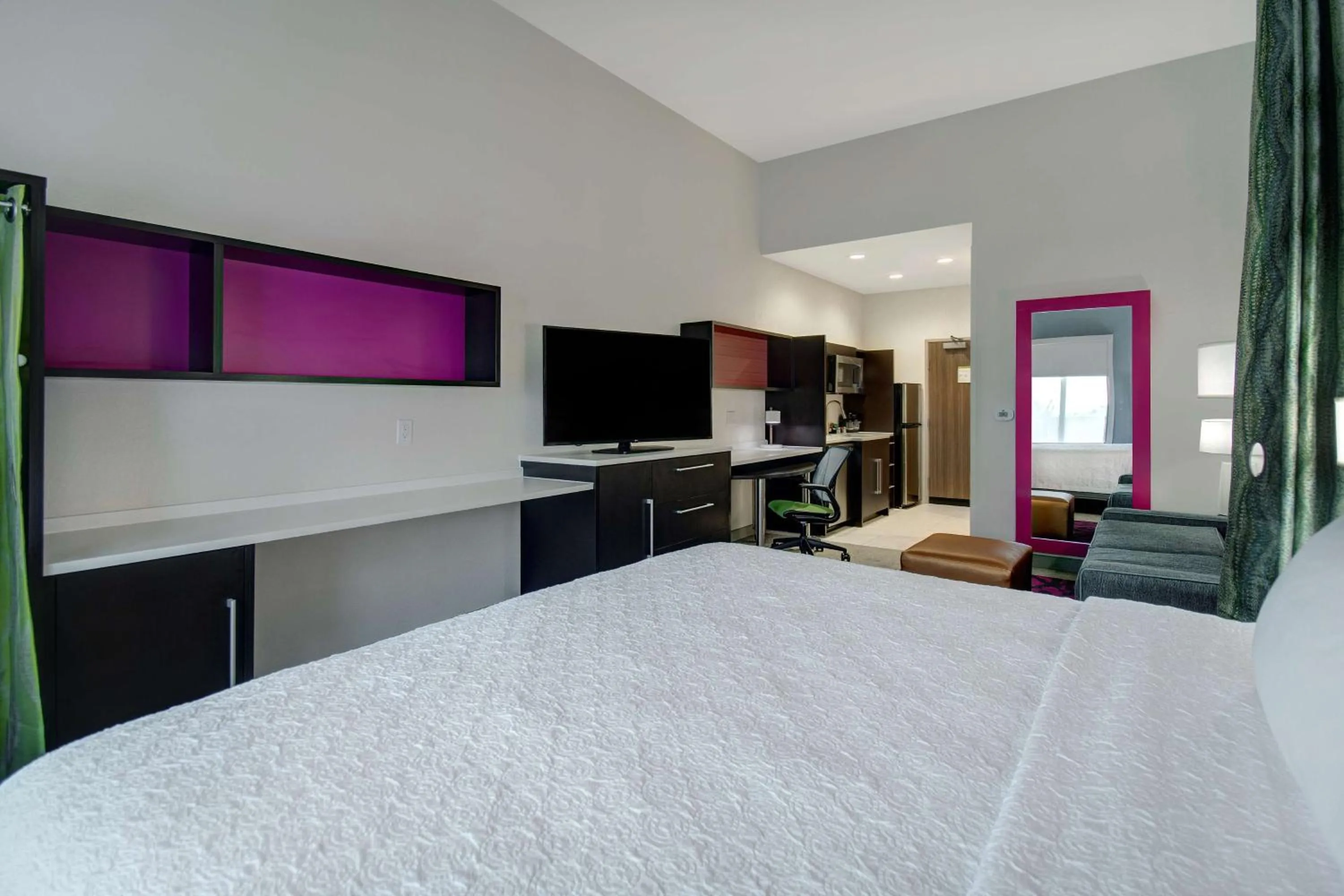 Bedroom, Bed in Home2 Suites By Hilton Burleson