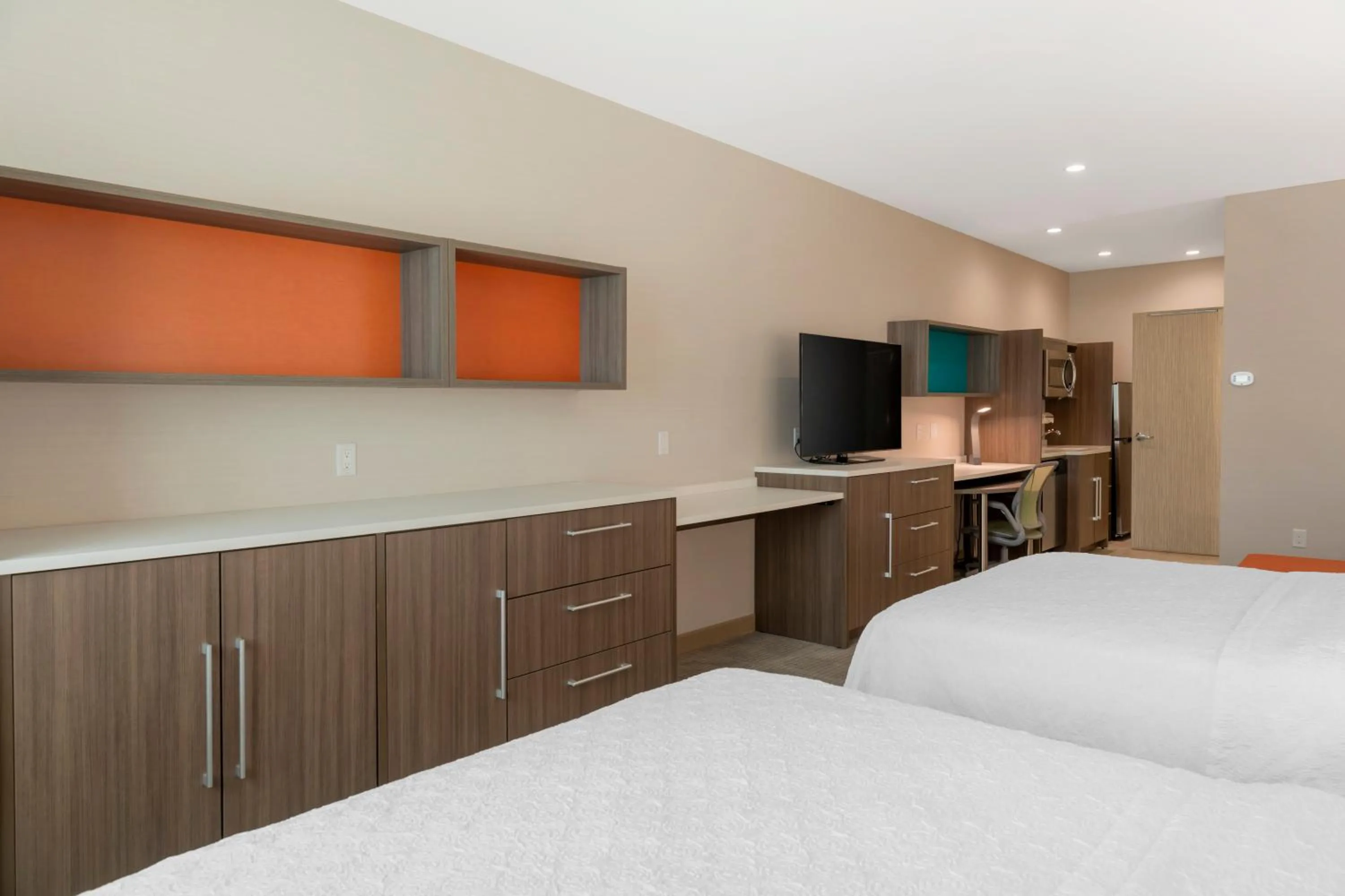 Bed in Home2 Suites By Hilton Redlands