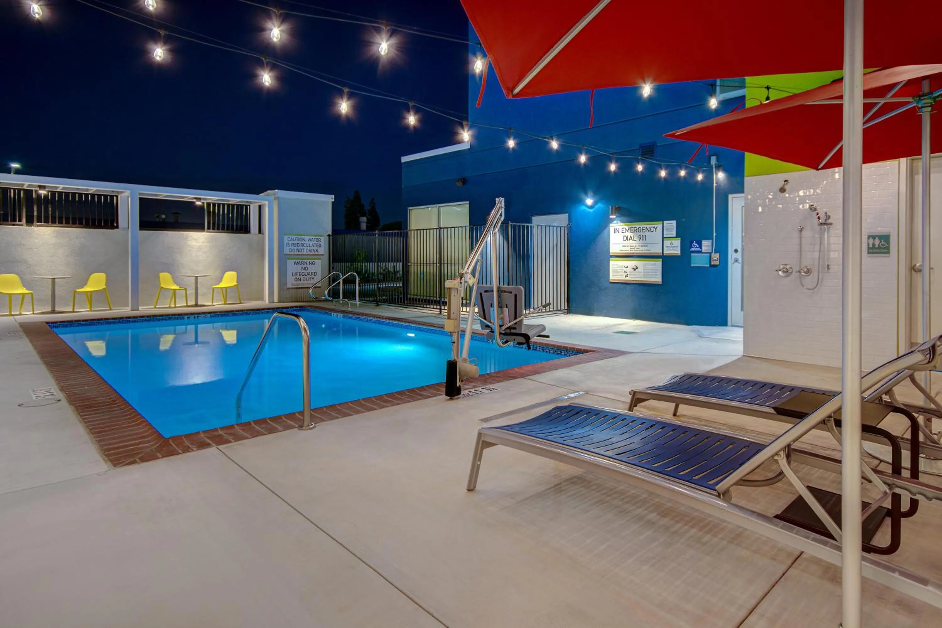 Swimming pool in Home2 Suites By Hilton Garden Grove