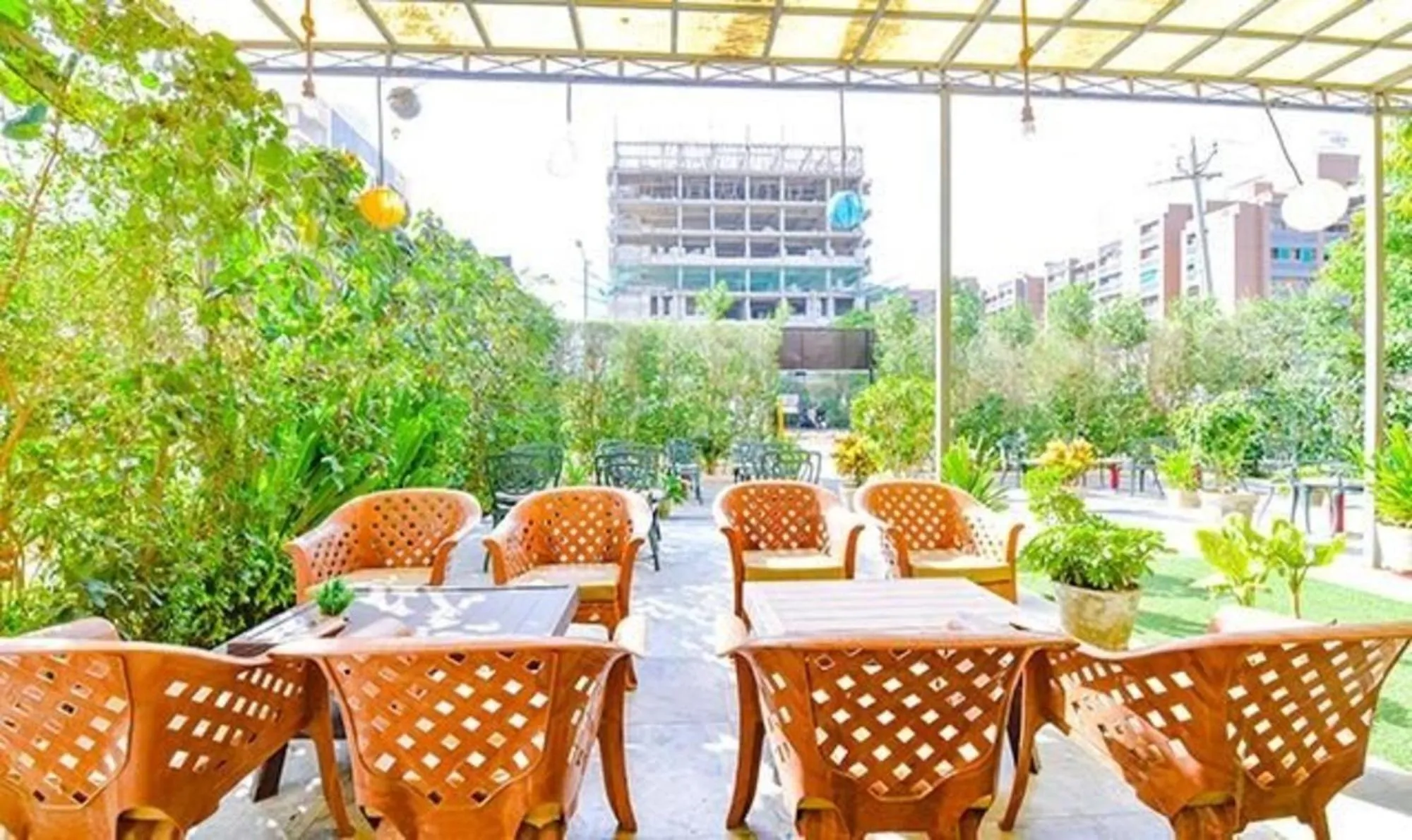 Restaurant/places to eat in Oriva Siddharth Corporate