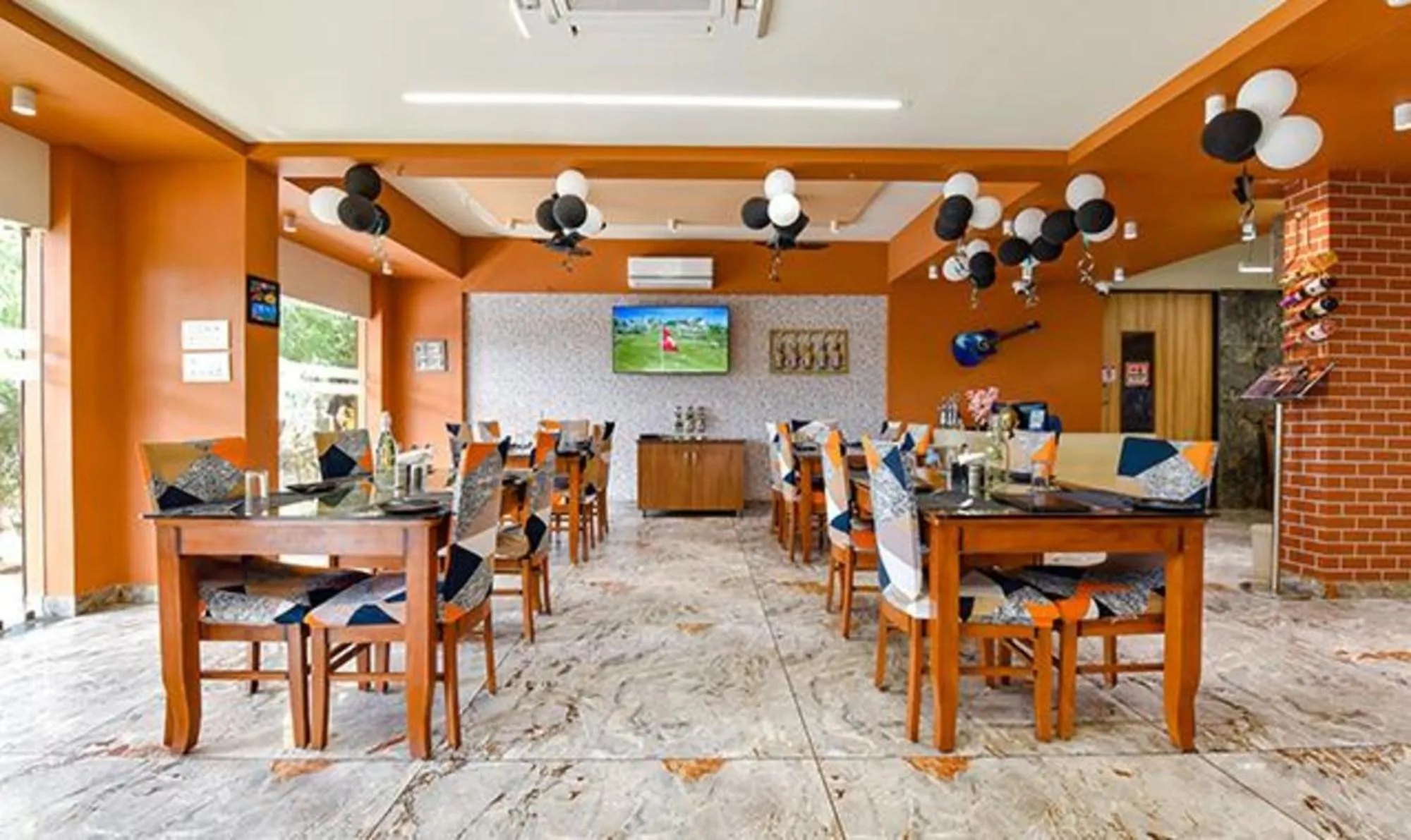 Restaurant/places to eat in Oriva Siddharth Corporate