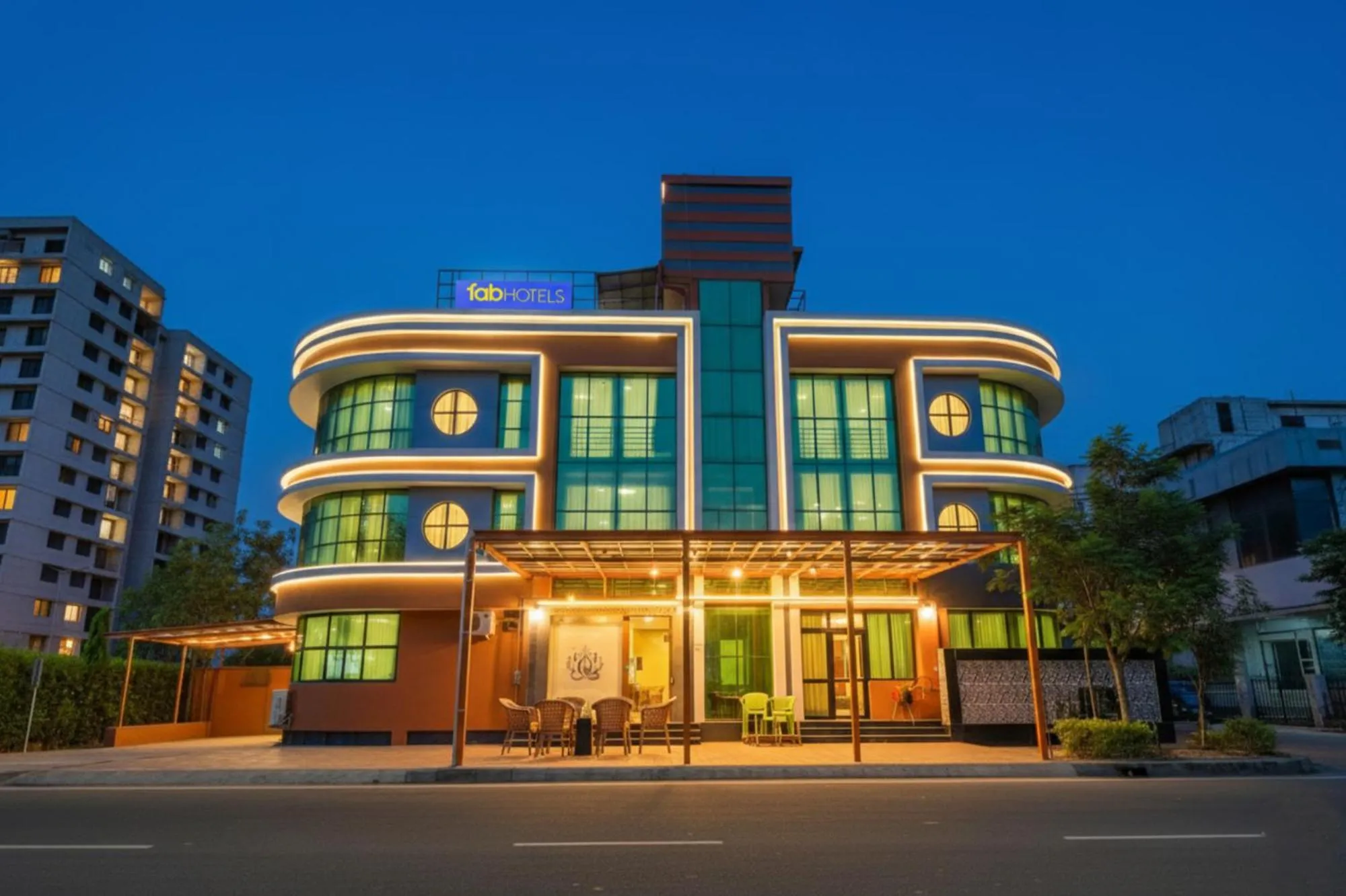 Property building in Oriva Siddharth Corporate