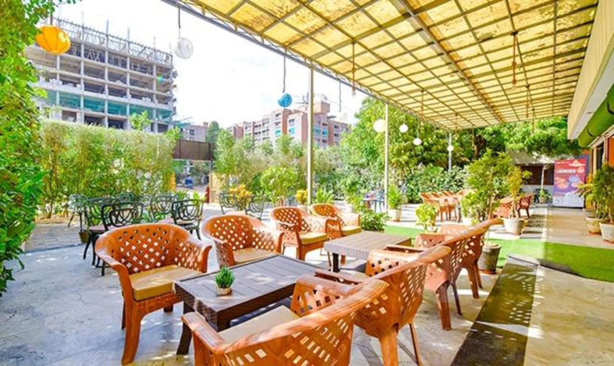 Restaurant/places to eat in Oriva Siddharth Corporate