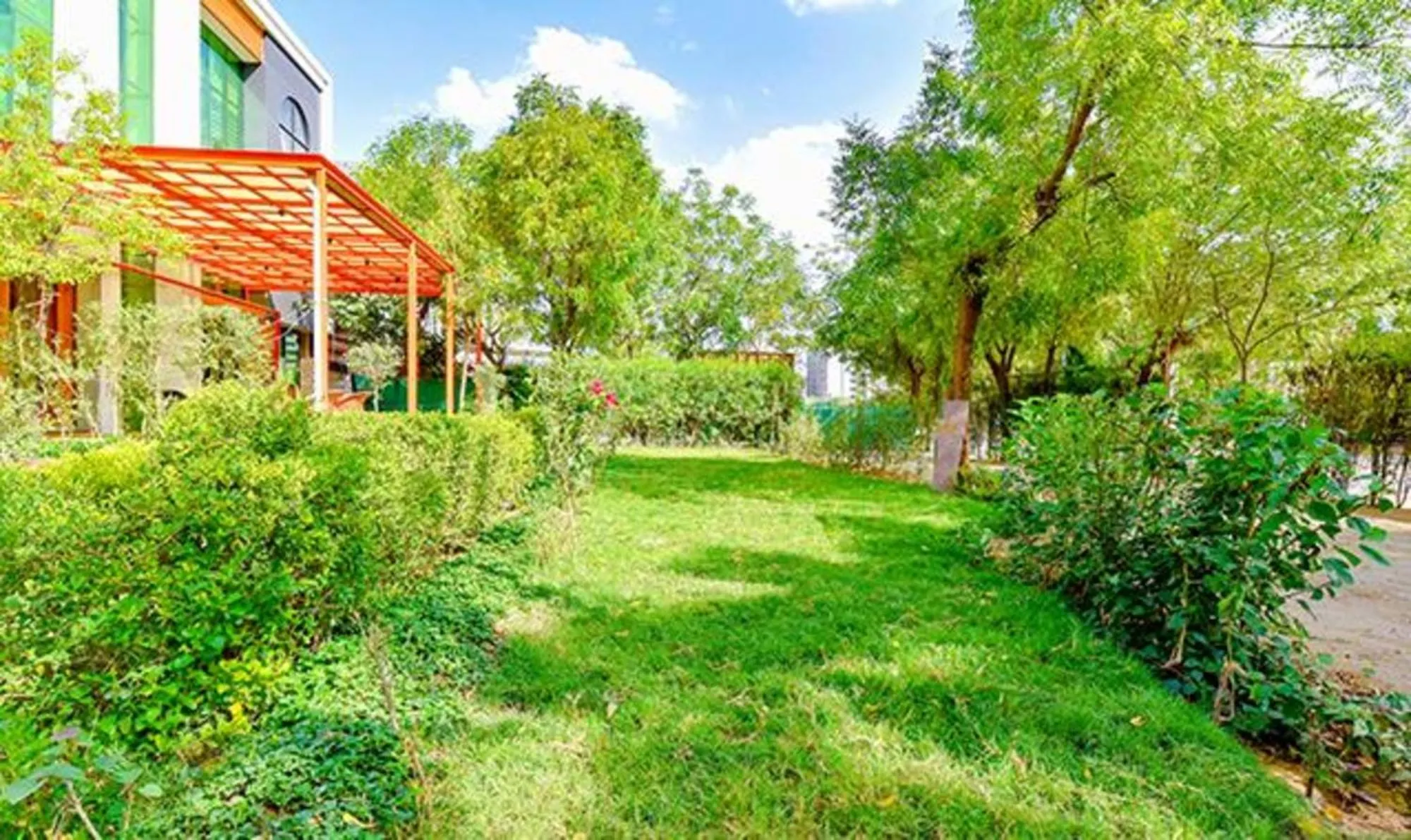 Property building in Oriva Siddharth Corporate