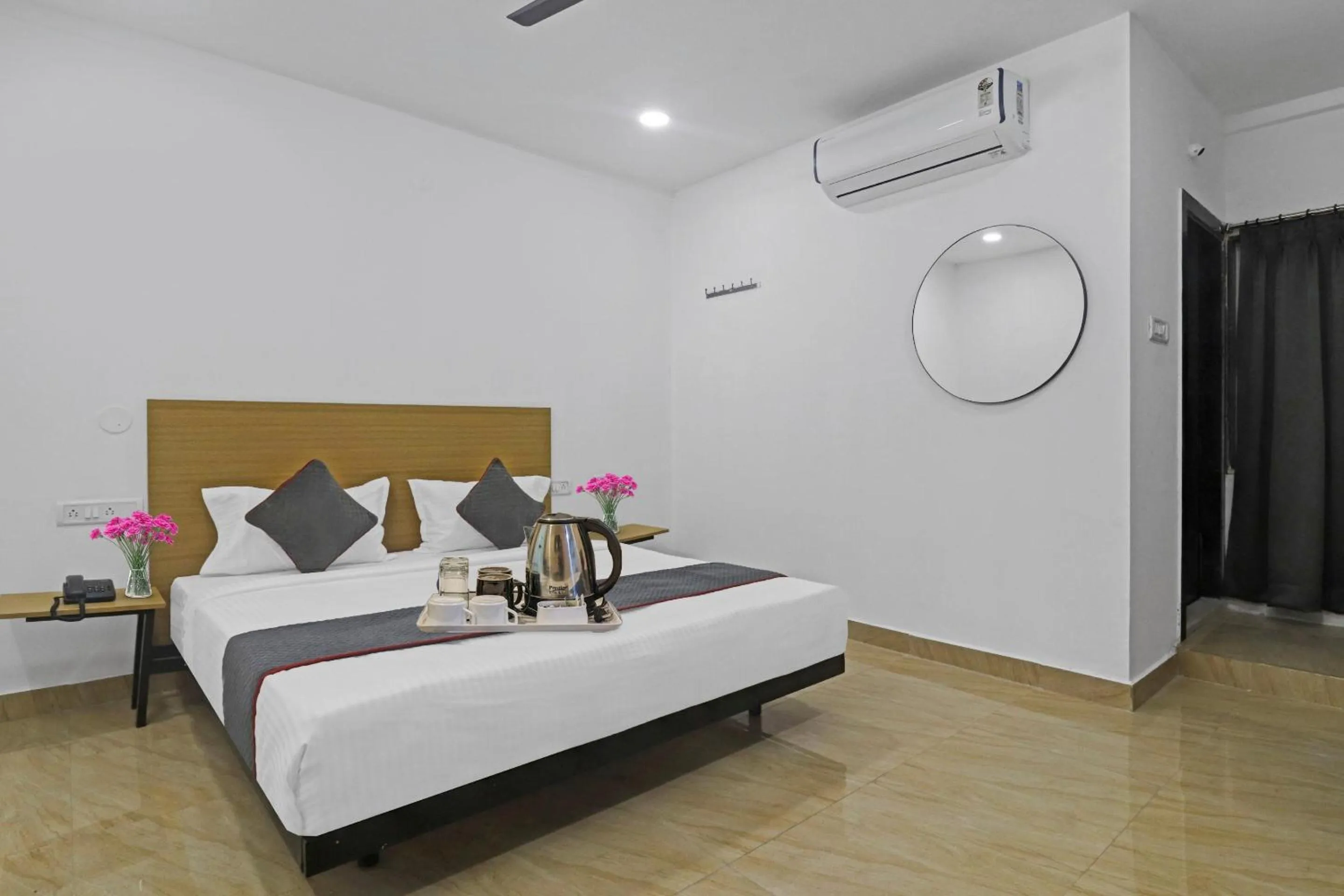 Bedroom, Bed in Townhouse De Alphabet Hotel