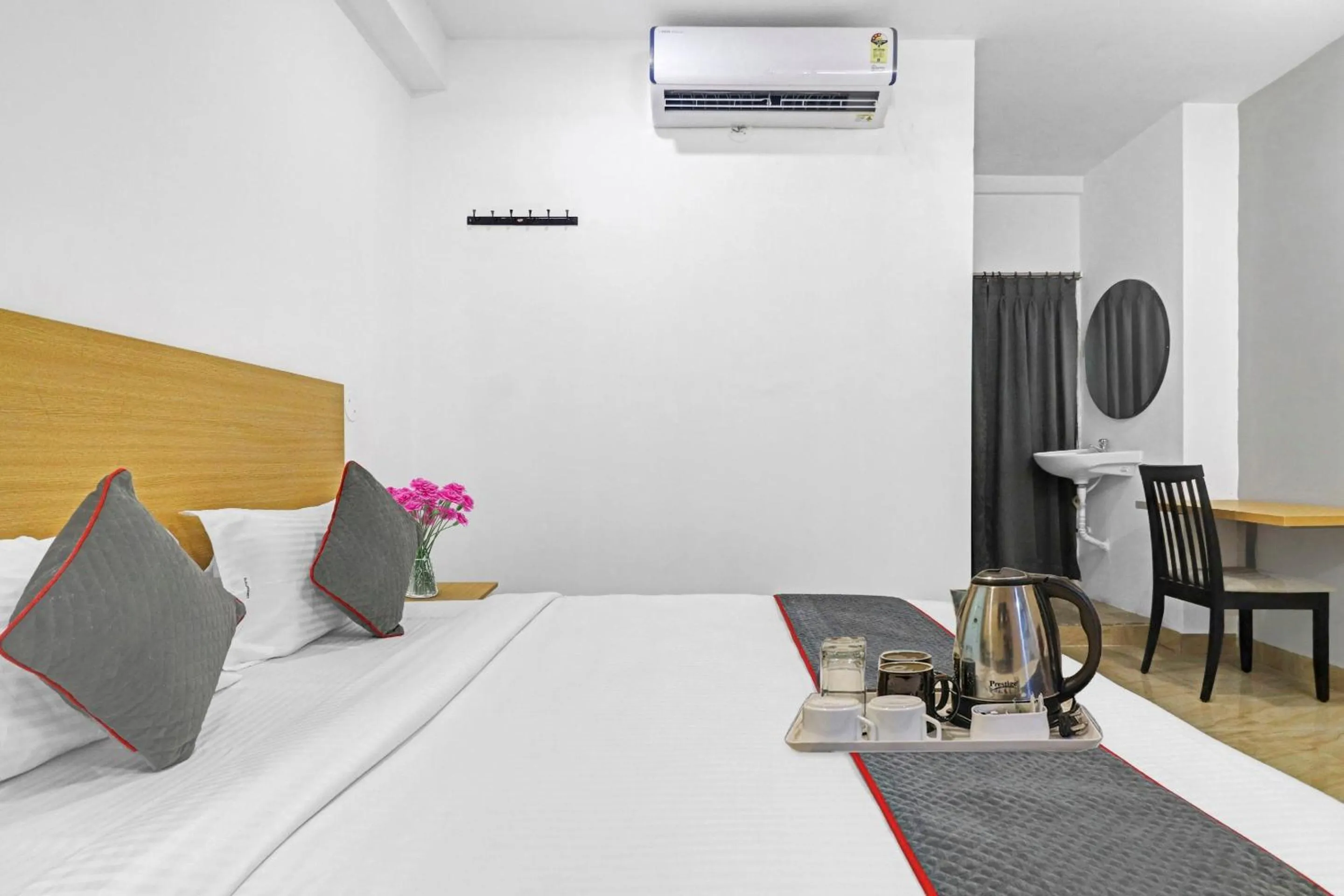 Bedroom, Bed in Townhouse De Alphabet Hotel