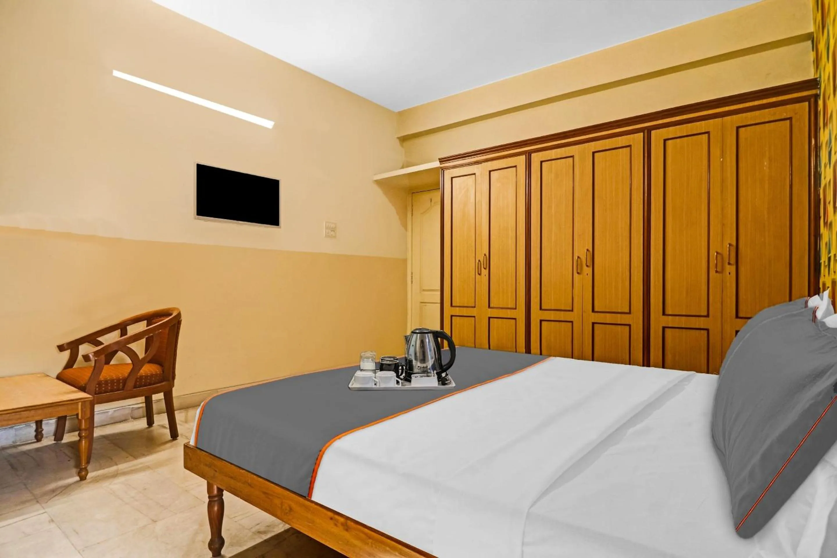 Bedroom, Bed in Capital O Samrat Palace Near Nampally Station