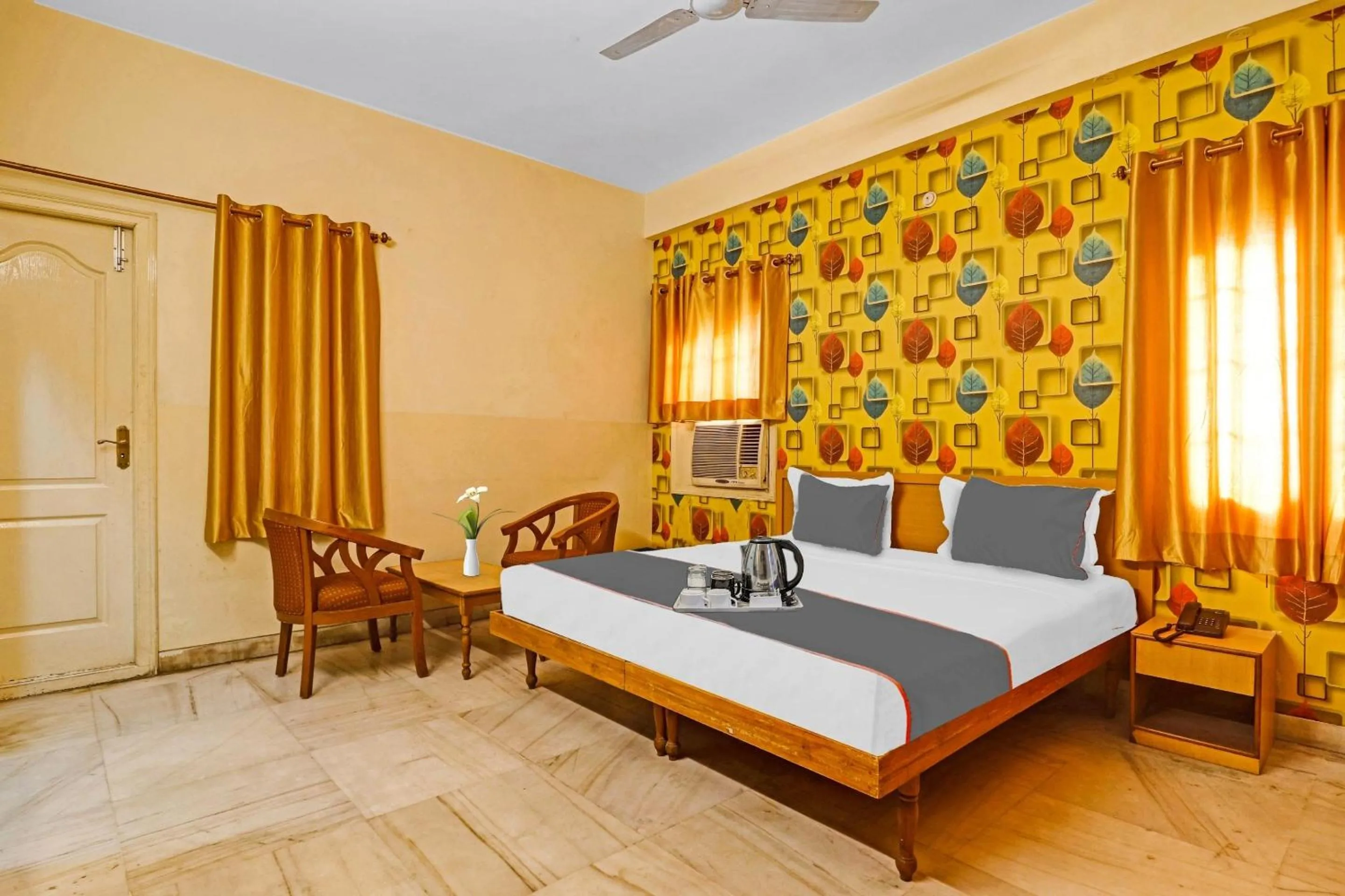 Bedroom, Bed in Capital O Samrat Palace Near Nampally Station