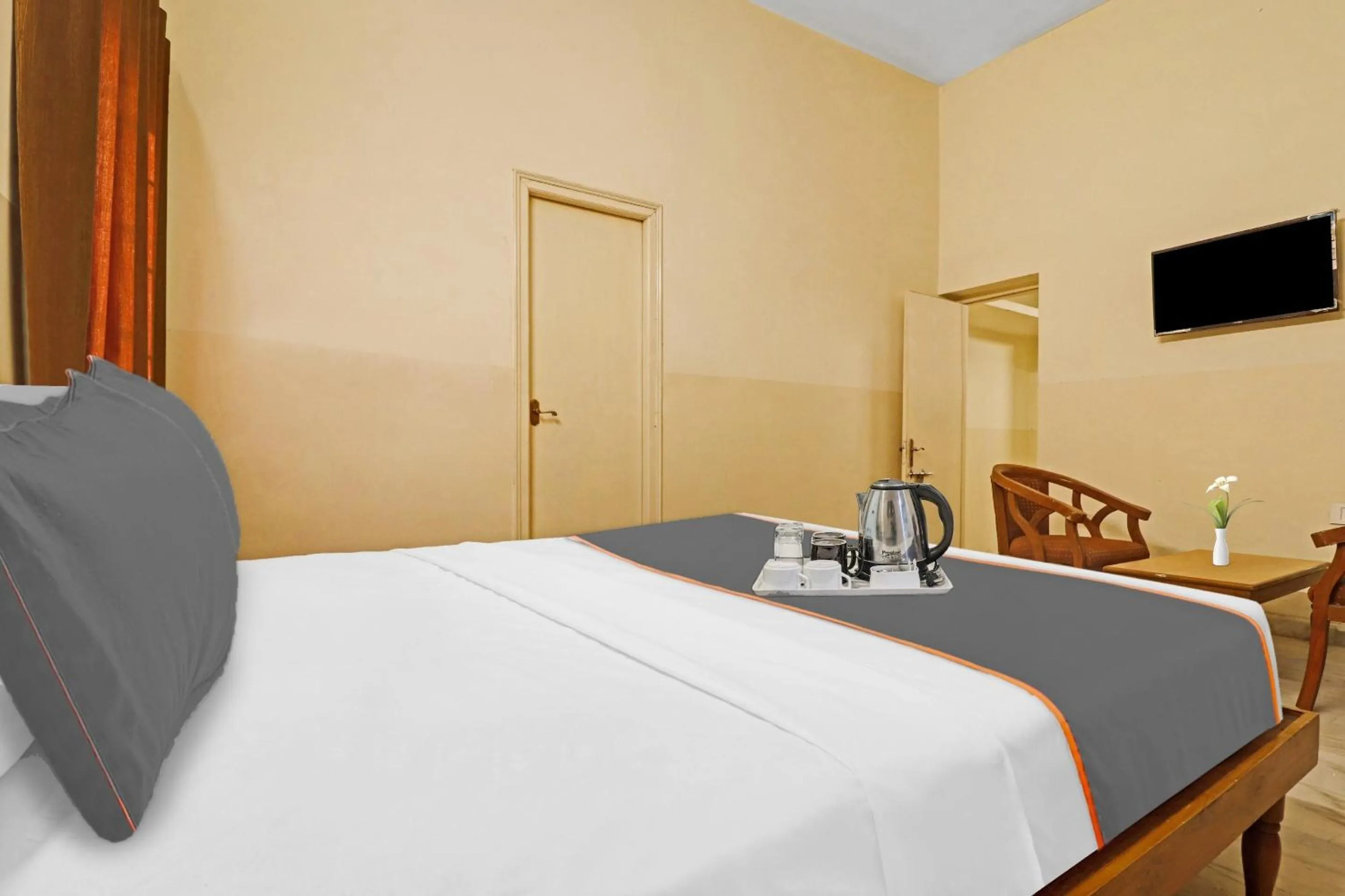 Bedroom, Bed in Capital O Samrat Palace Near Nampally Station