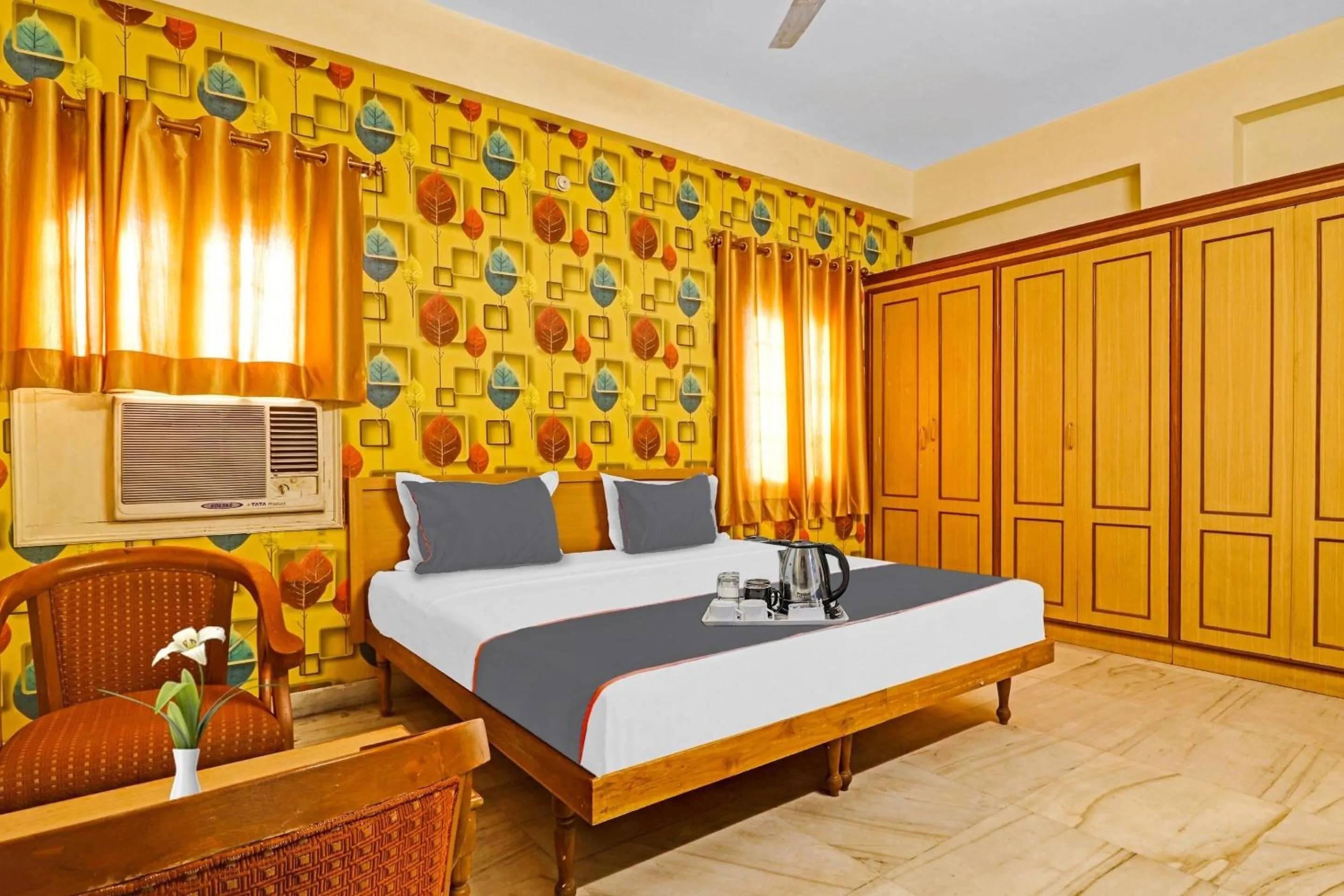 Bedroom, Bed in Capital O Samrat Palace Near Nampally Station