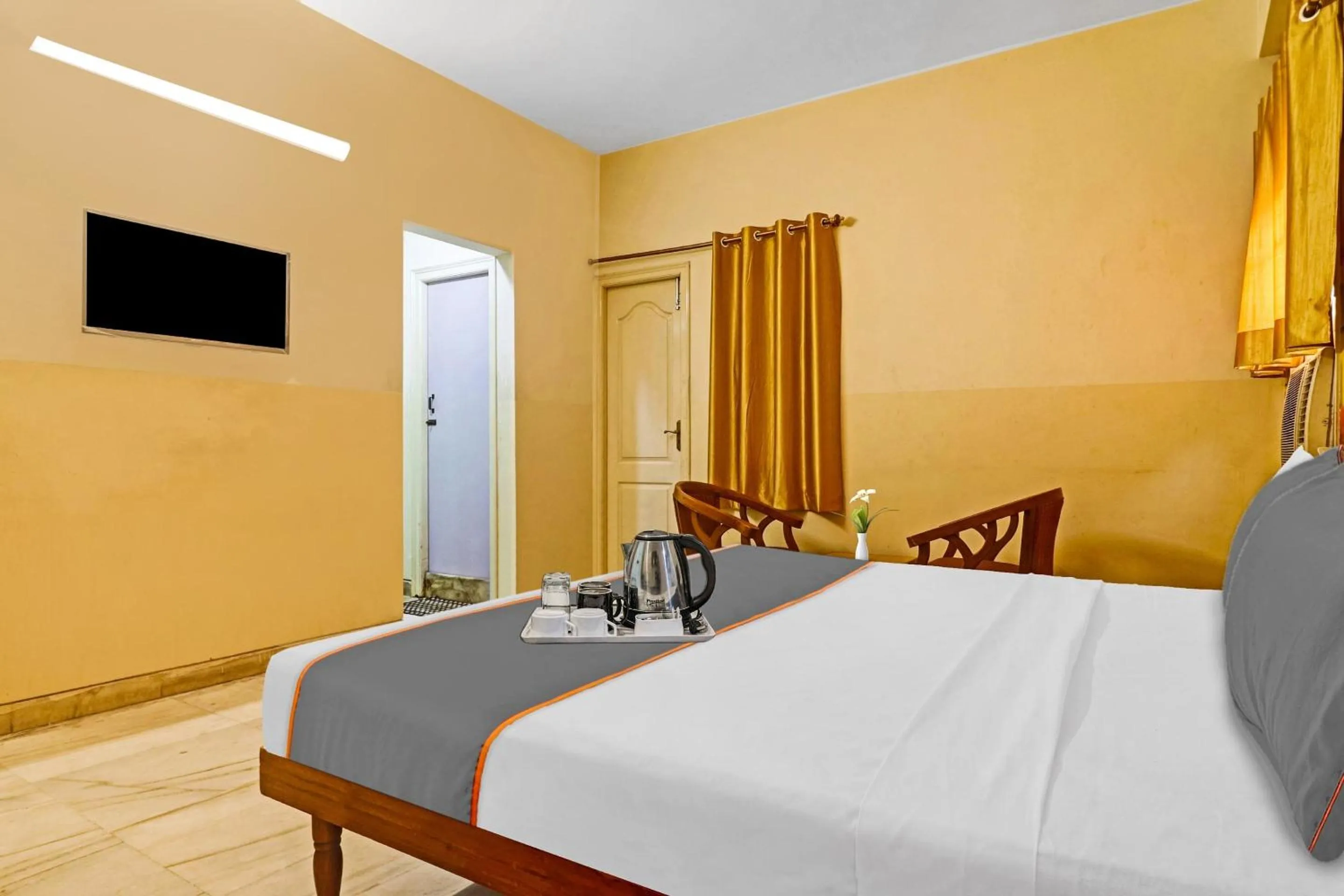 Bedroom, Bed in Capital O Samrat Palace Near Nampally Station