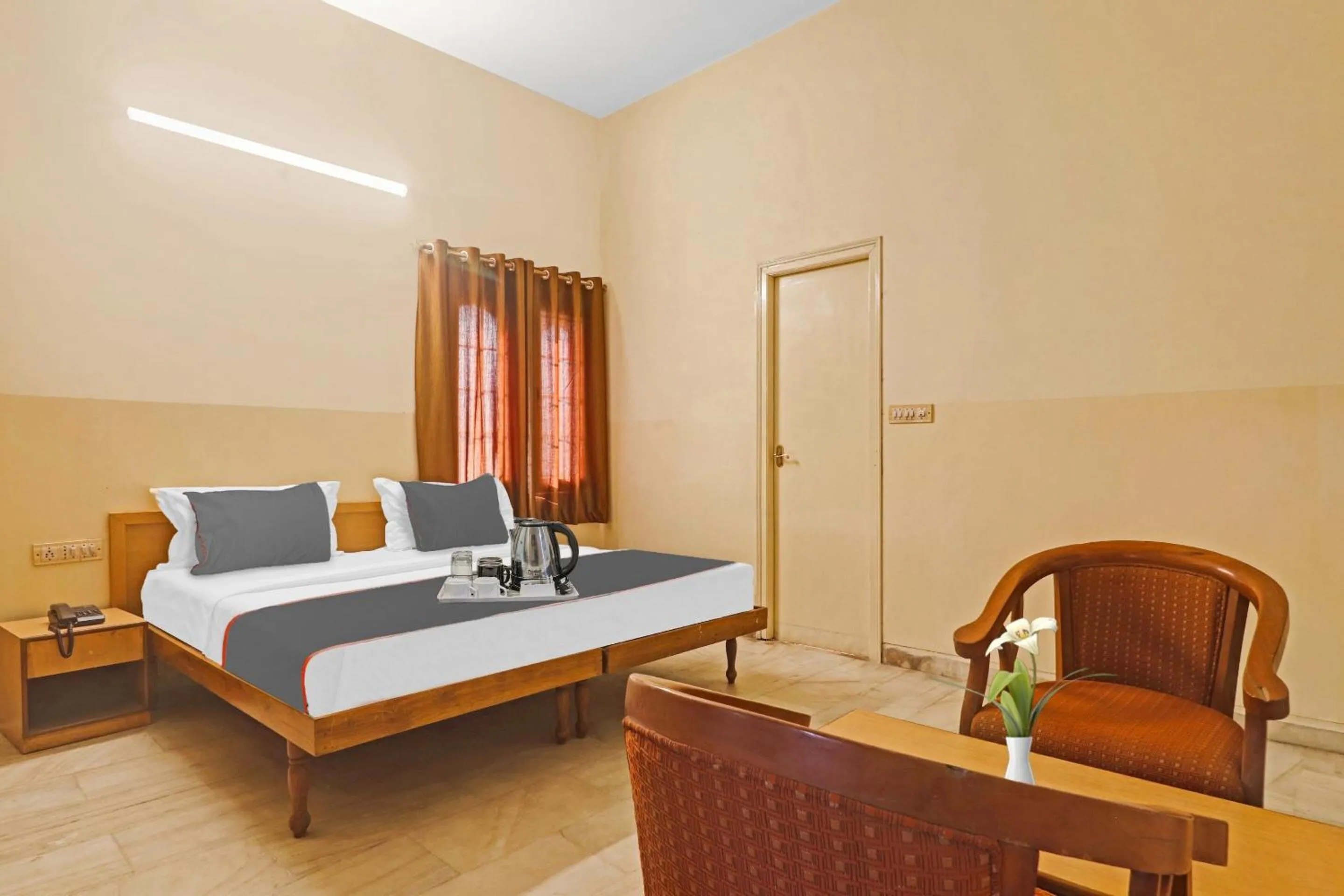 Bedroom, Bed in Capital O Samrat Palace Near Nampally Station