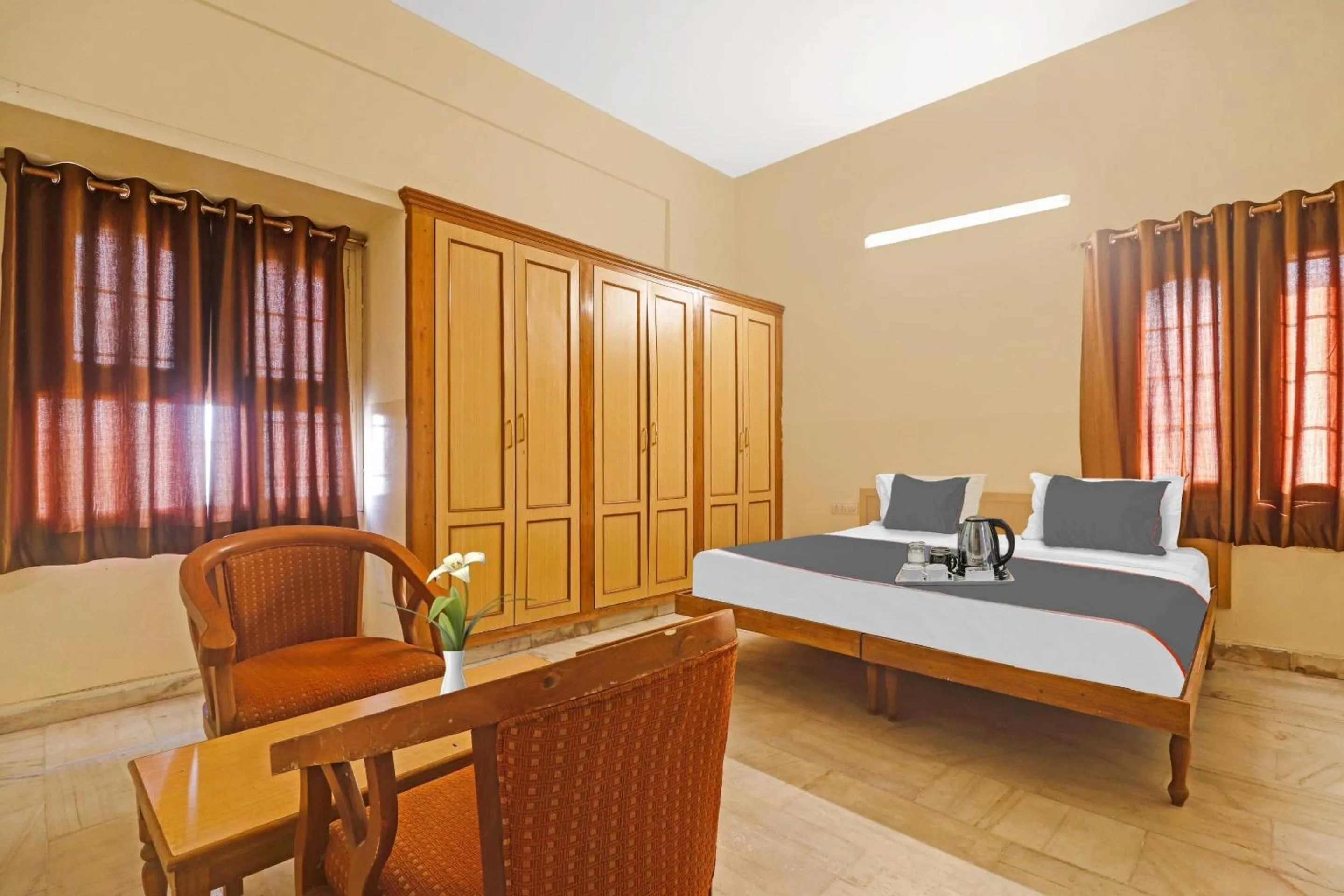 Bedroom, Bed in Capital O Samrat Palace Near Nampally Station