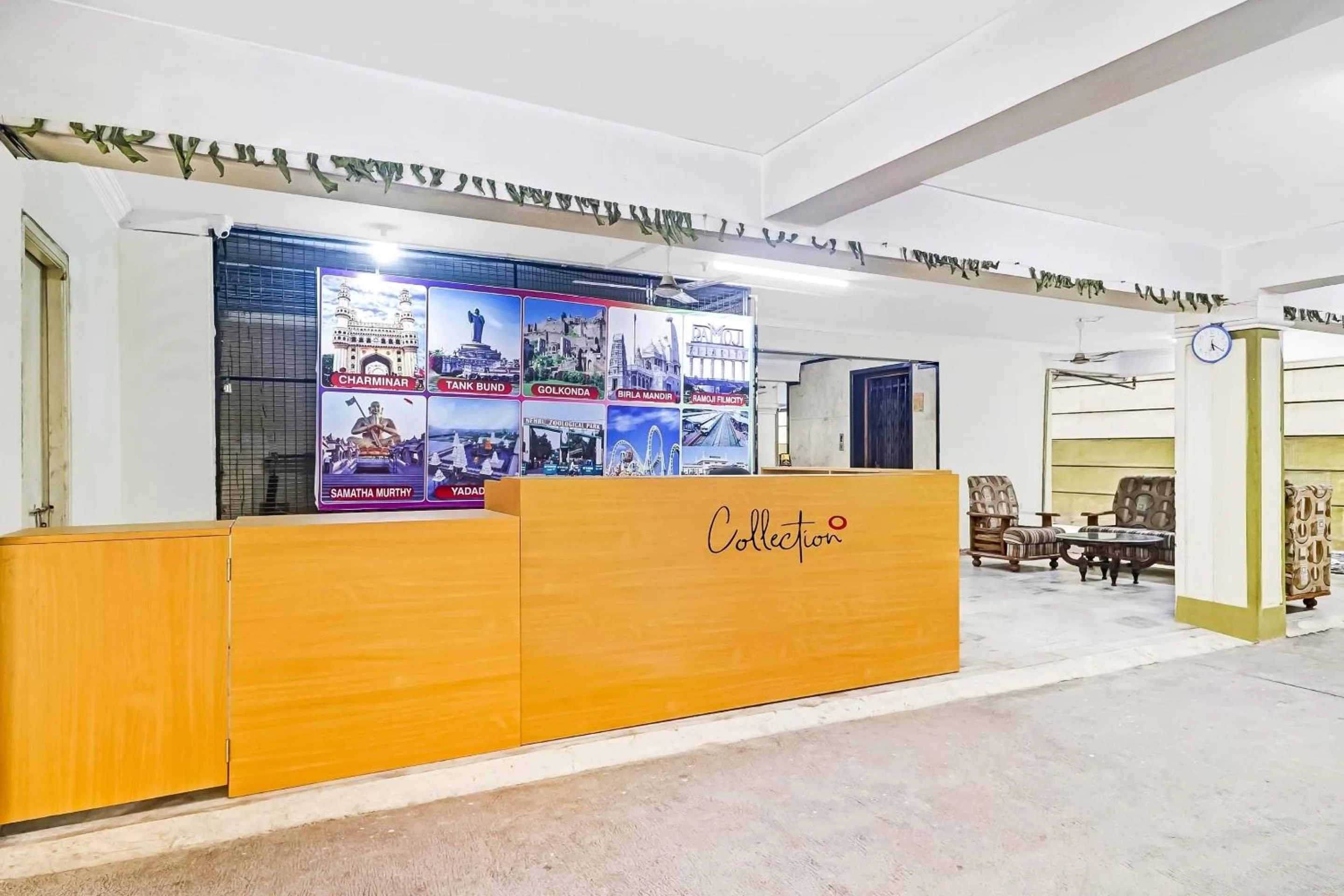 Lobby or reception in Capital O Samrat Palace Near Nampally Station