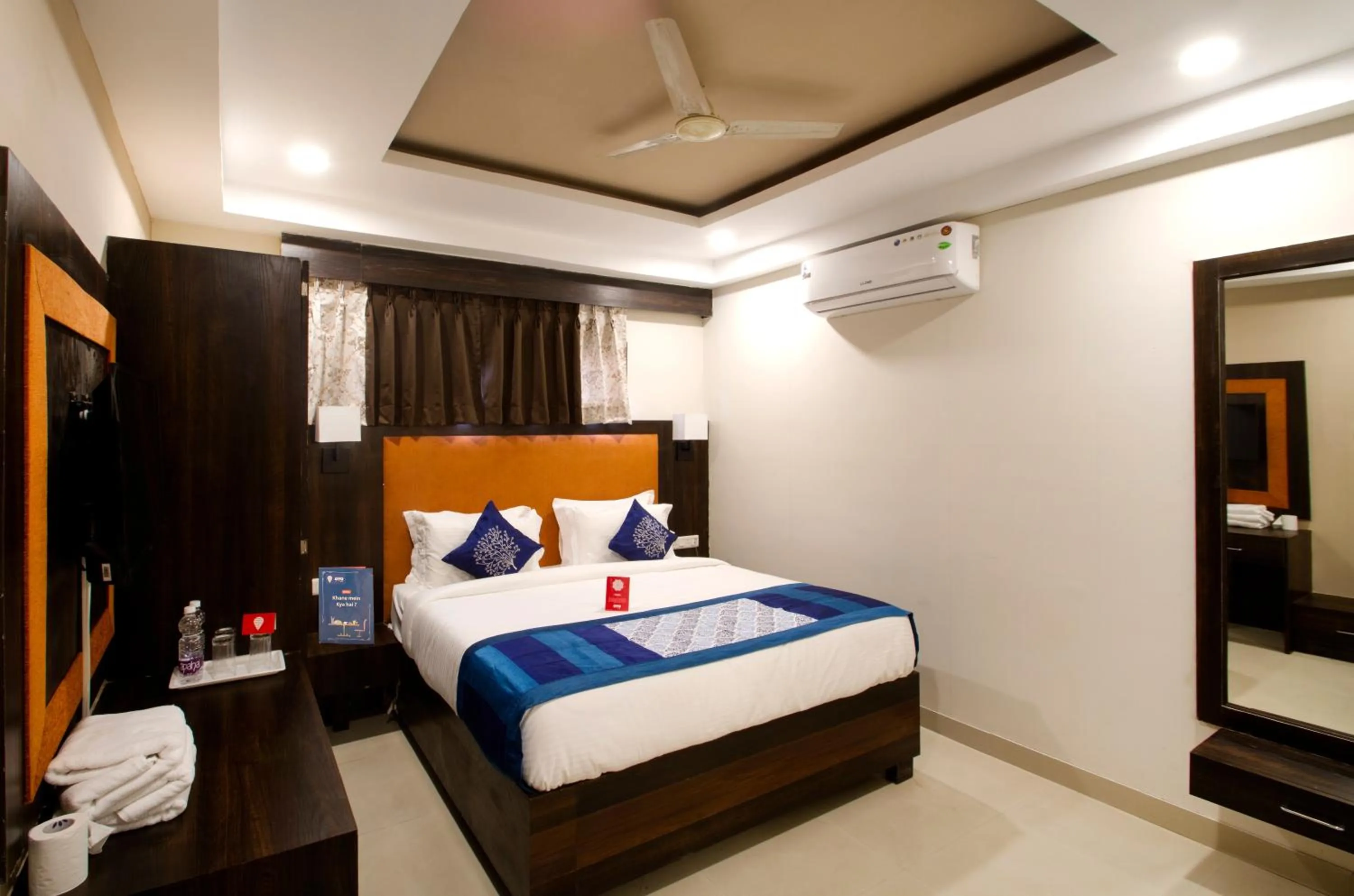 Bedroom, Bed in Collection O Park Heights Banjara Hills Near Gvk One Mall