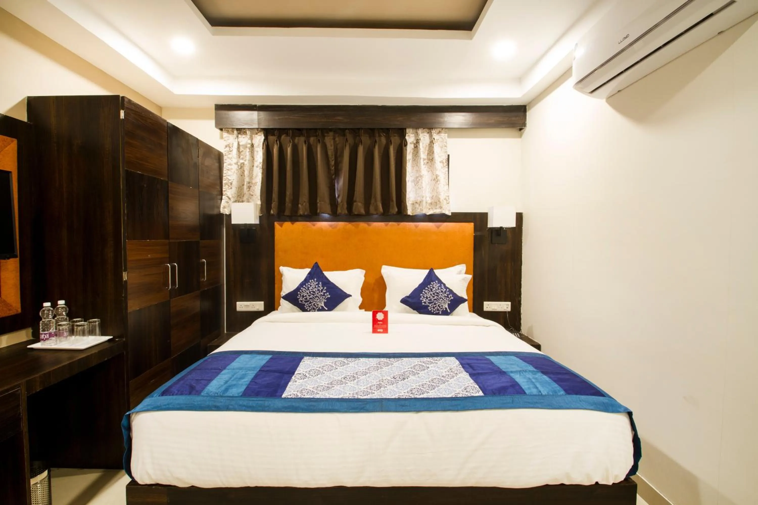 Bedroom, Bed in Collection O Park Heights Banjara Hills Near Gvk One Mall