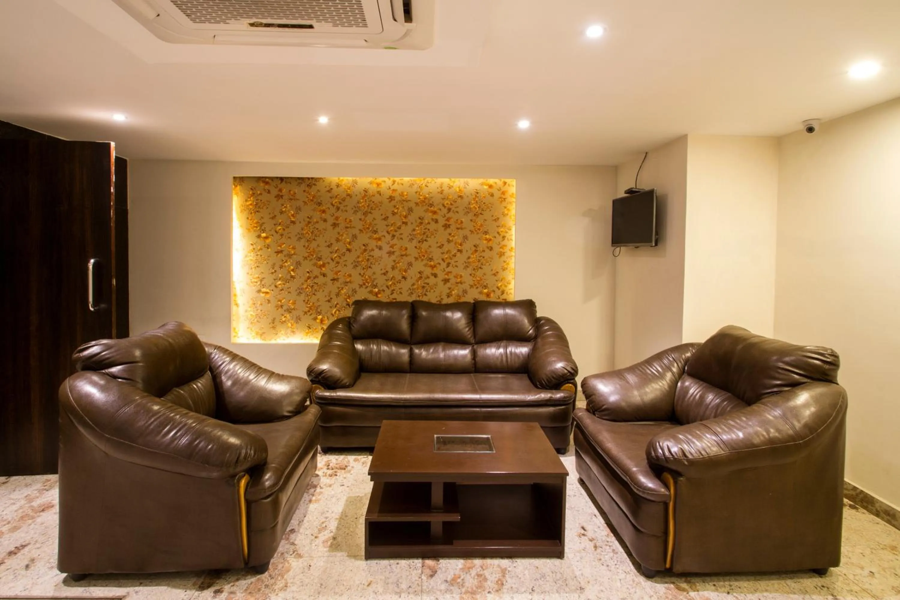 Lobby or reception in Collection O Park Heights Banjara Hills Near Gvk One Mall