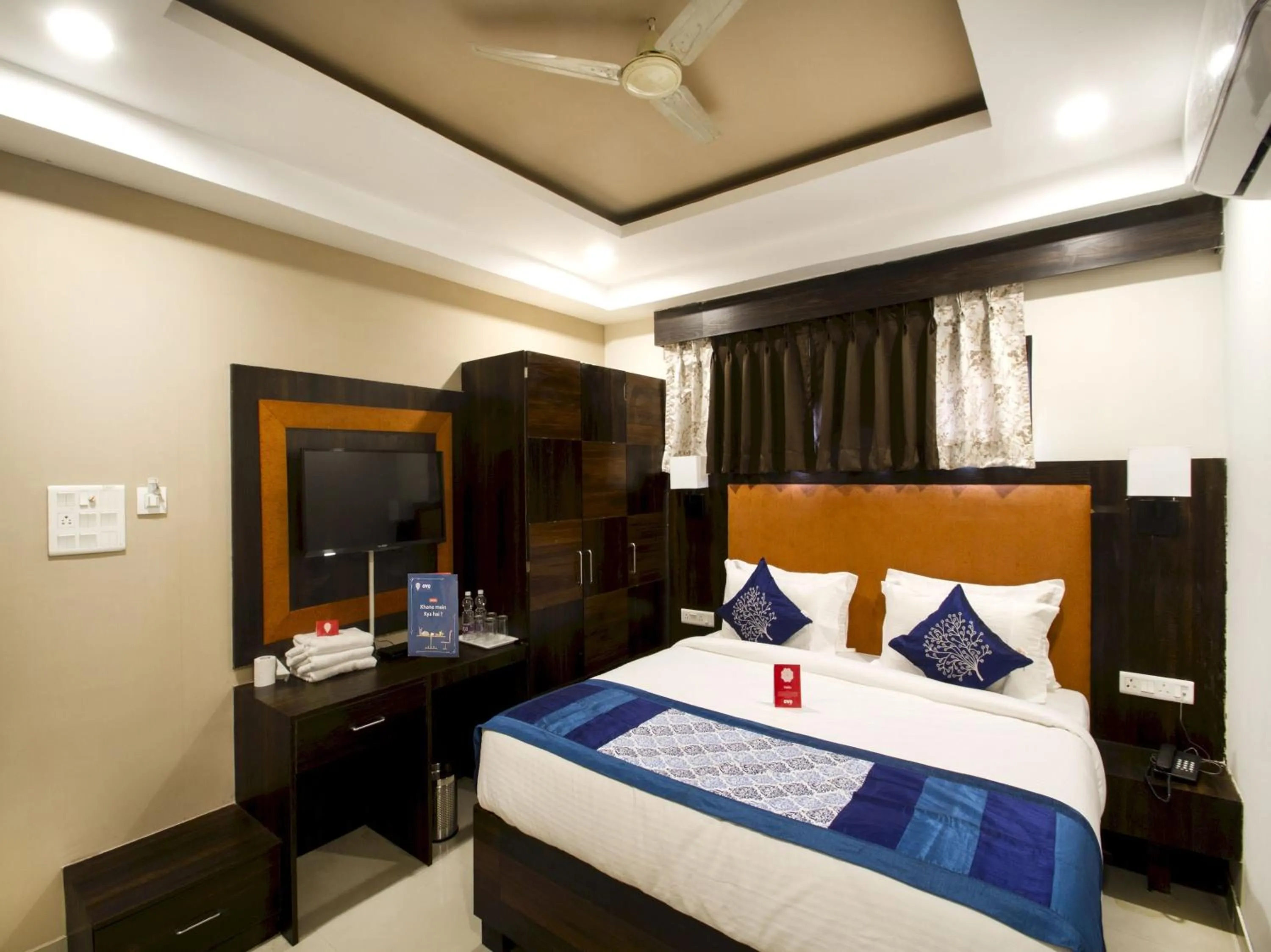 Bedroom, Bed in Collection O Park Heights Banjara Hills Near Gvk One Mall