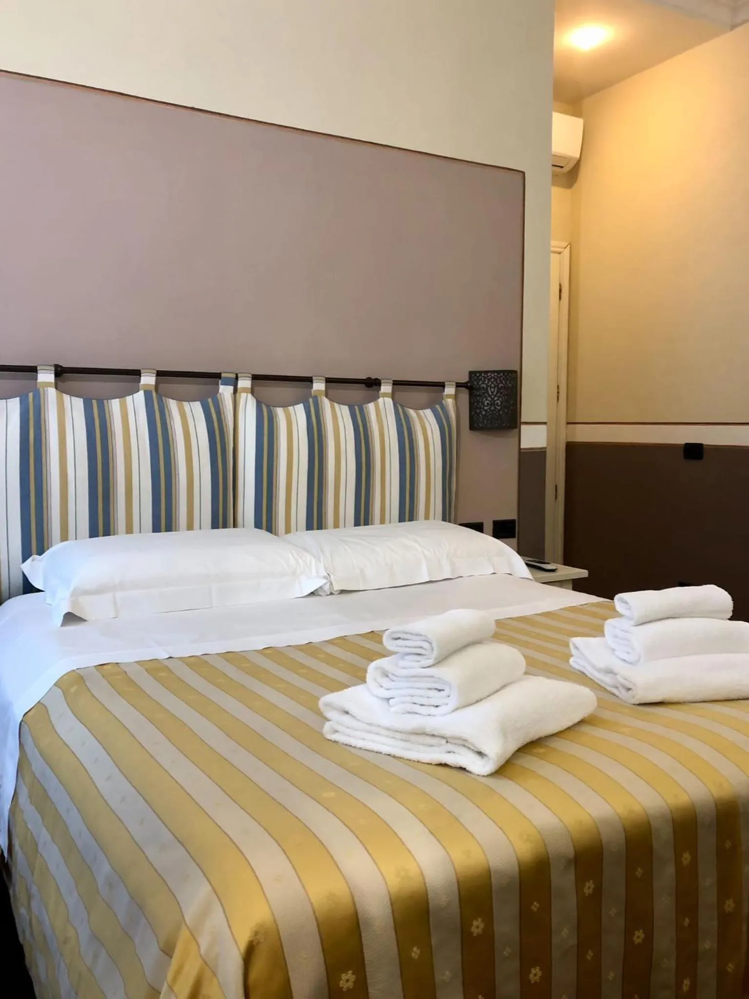 Photo of the whole room, Bed in Villa Romantica Wellness & SPA