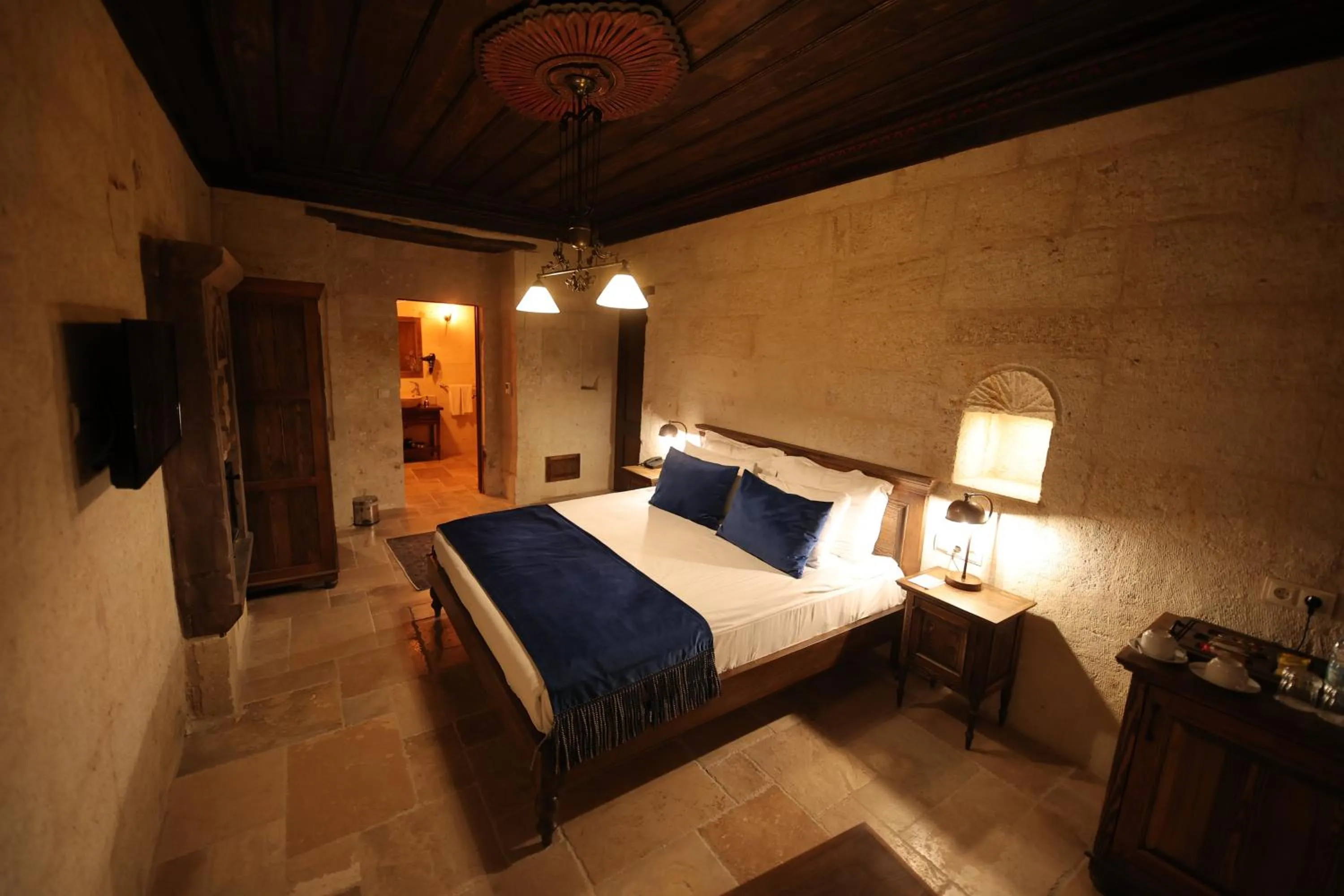 Photo of the whole room, Bed in Ürgüp Cave Suites