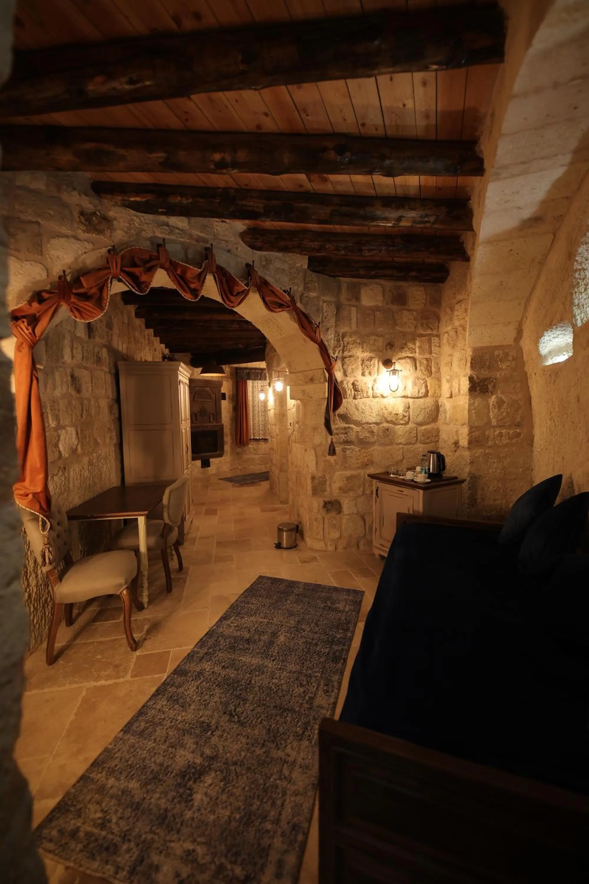 Seating area, Bed in Ürgüp Cave Suites