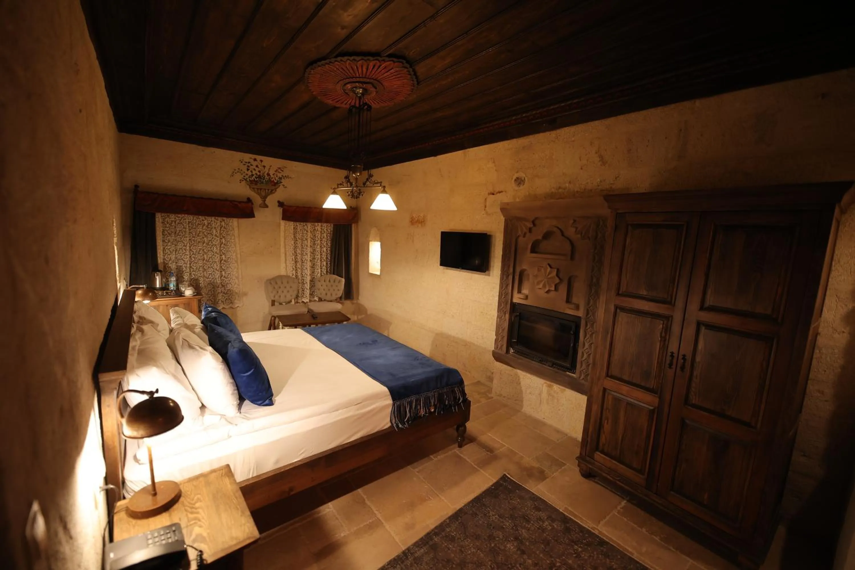 Photo of the whole room, Bed in Ürgüp Cave Suites