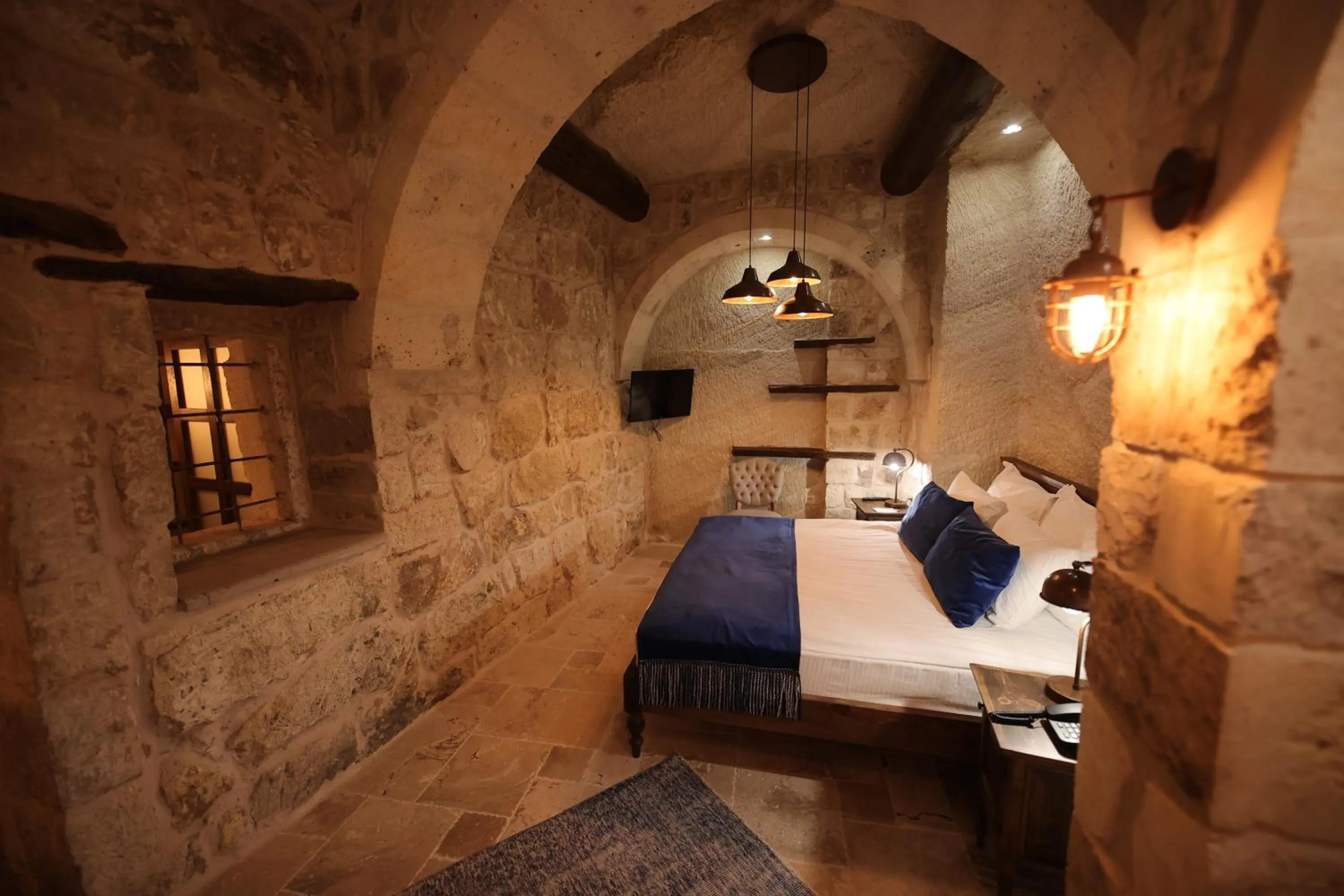 Photo of the whole room, Bed in Ürgüp Cave Suites