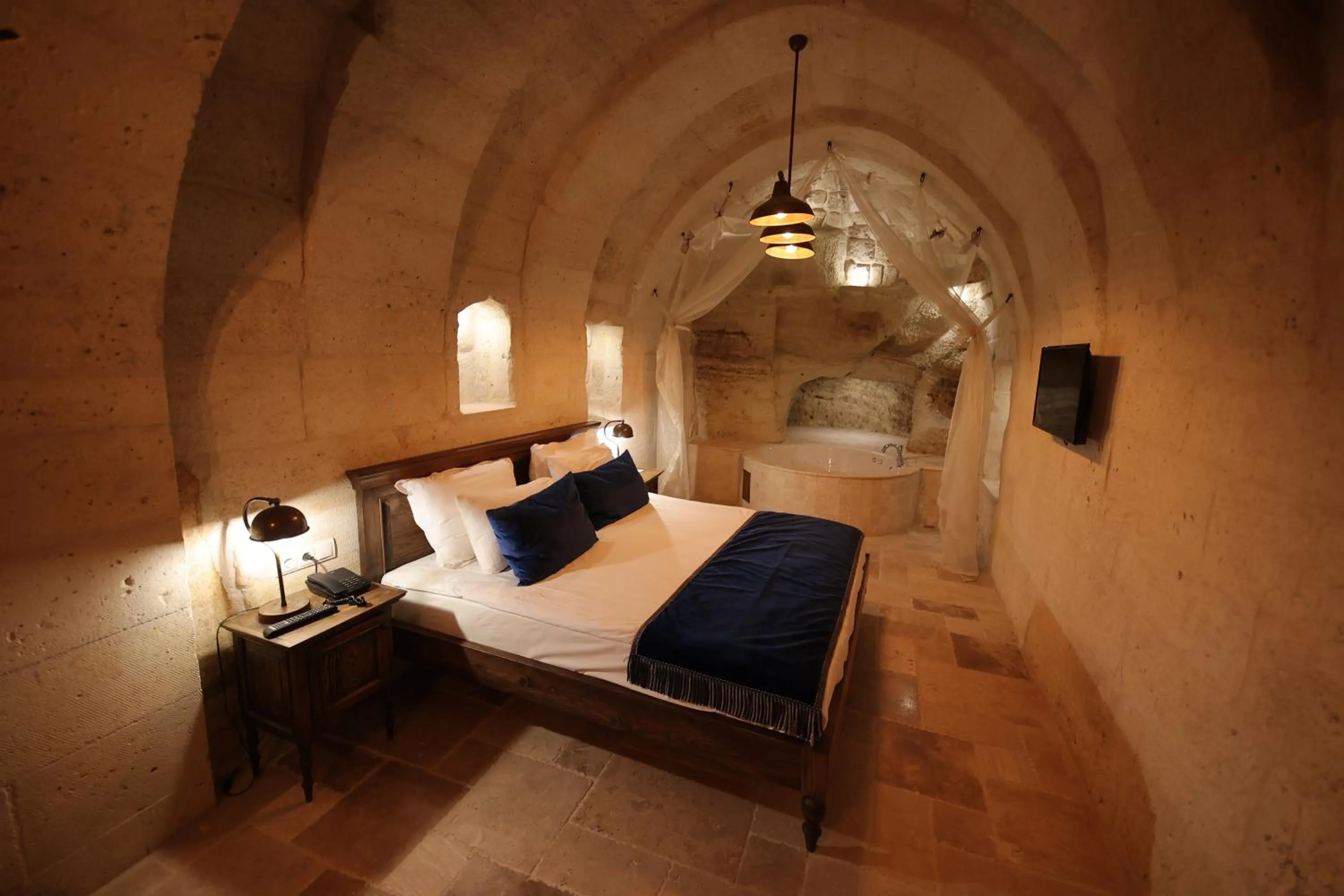 Photo of the whole room, Bed in Ürgüp Cave Suites