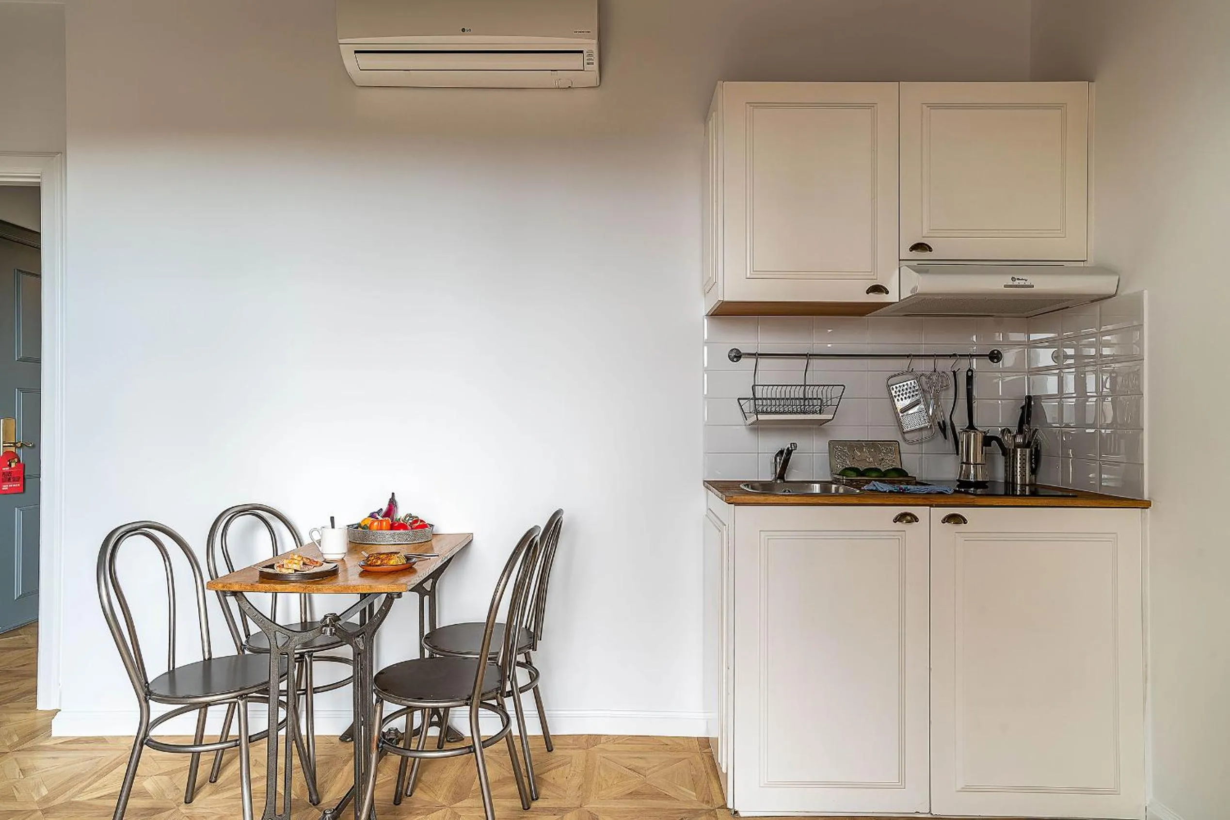 Kitchen or kitchenette in Casa Gracia Apartments