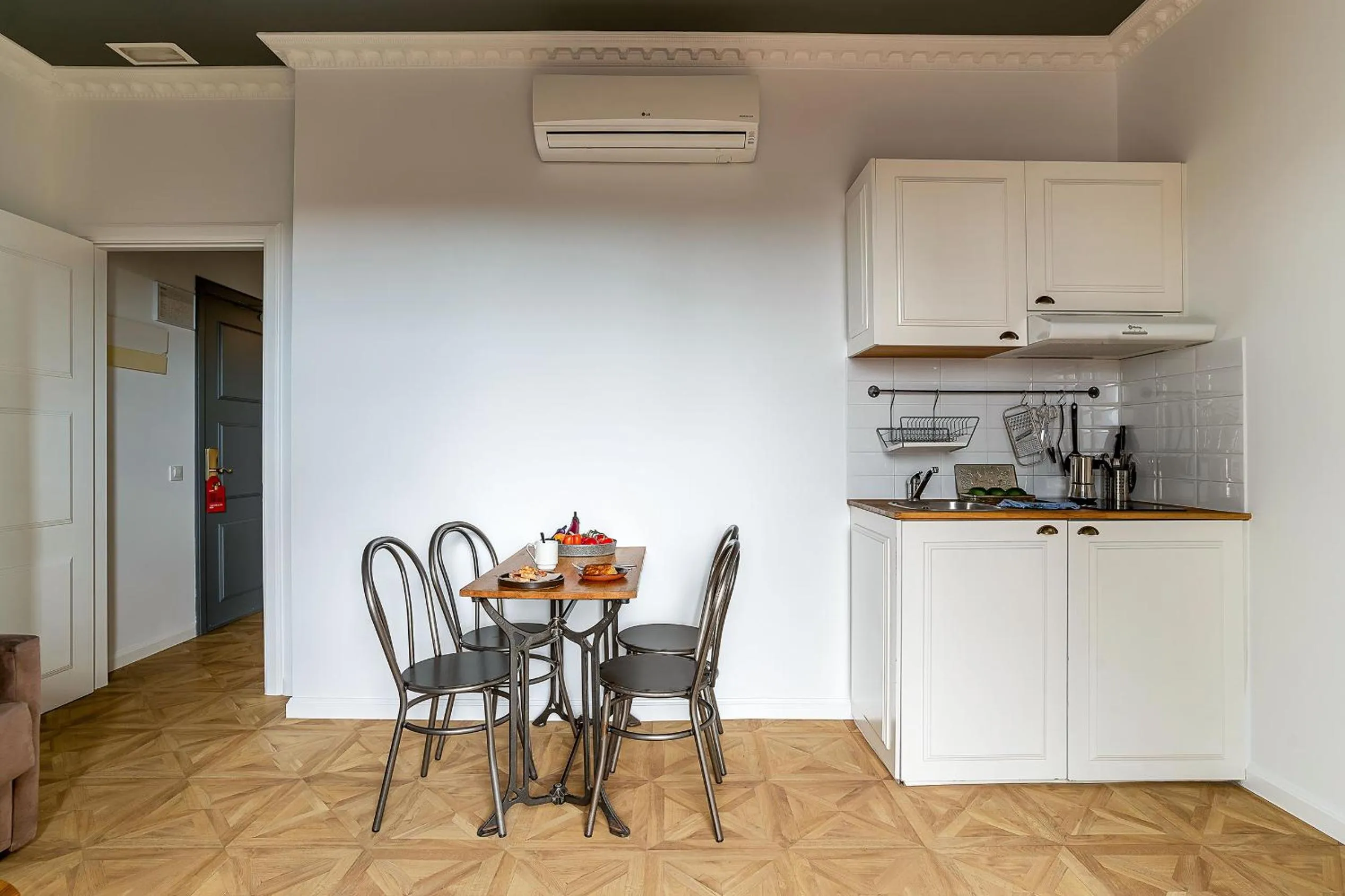 Kitchen or kitchenette in Casa Gracia Apartments