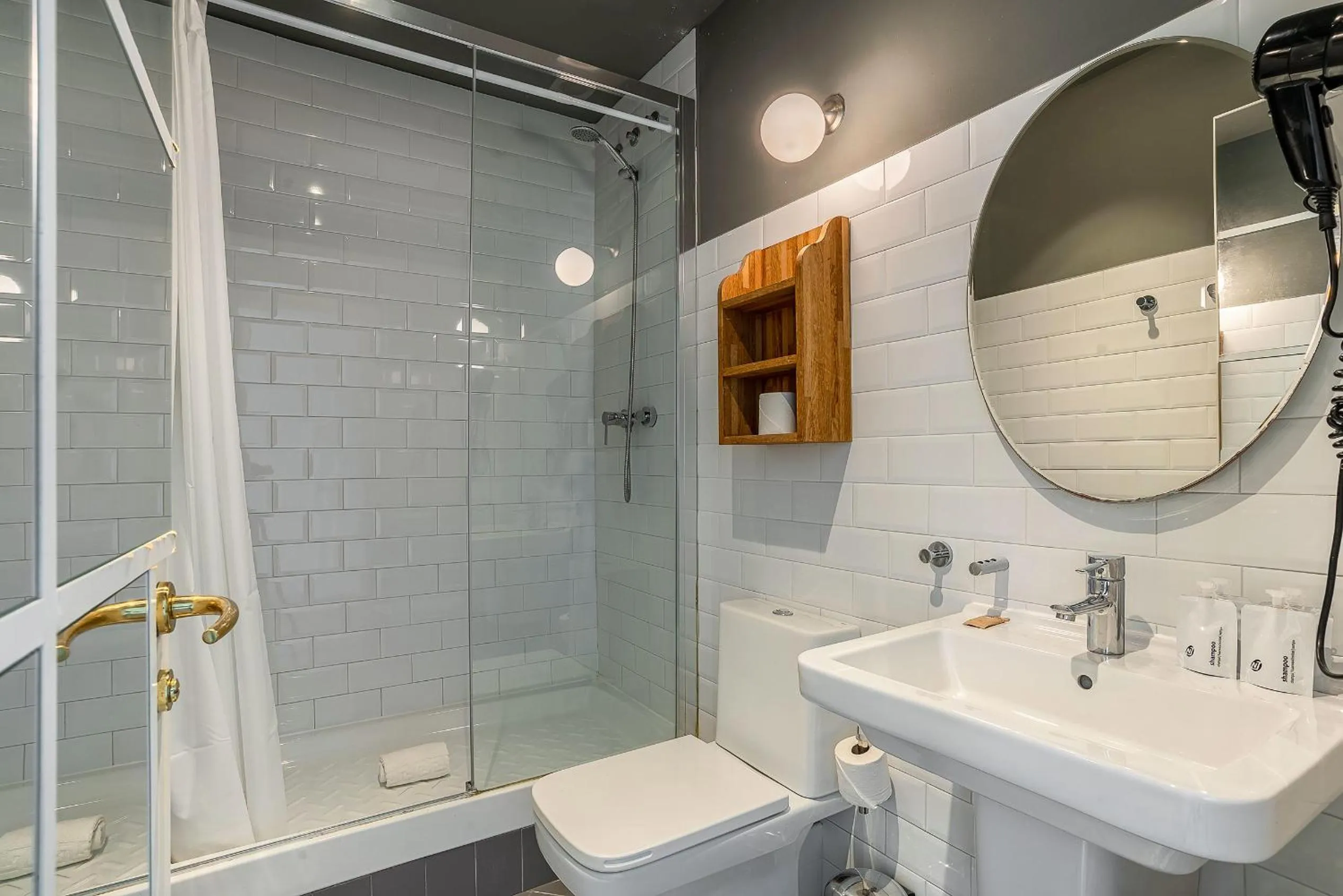 Shower in Casa Gracia Apartments