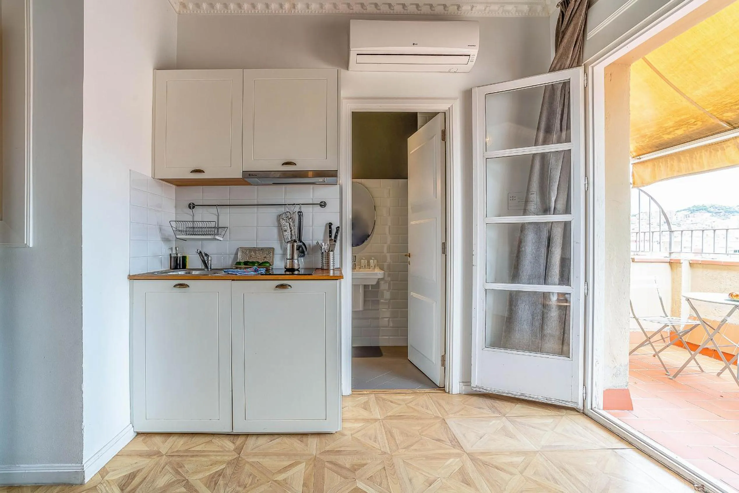 Kitchen or kitchenette in Casa Gracia Apartments