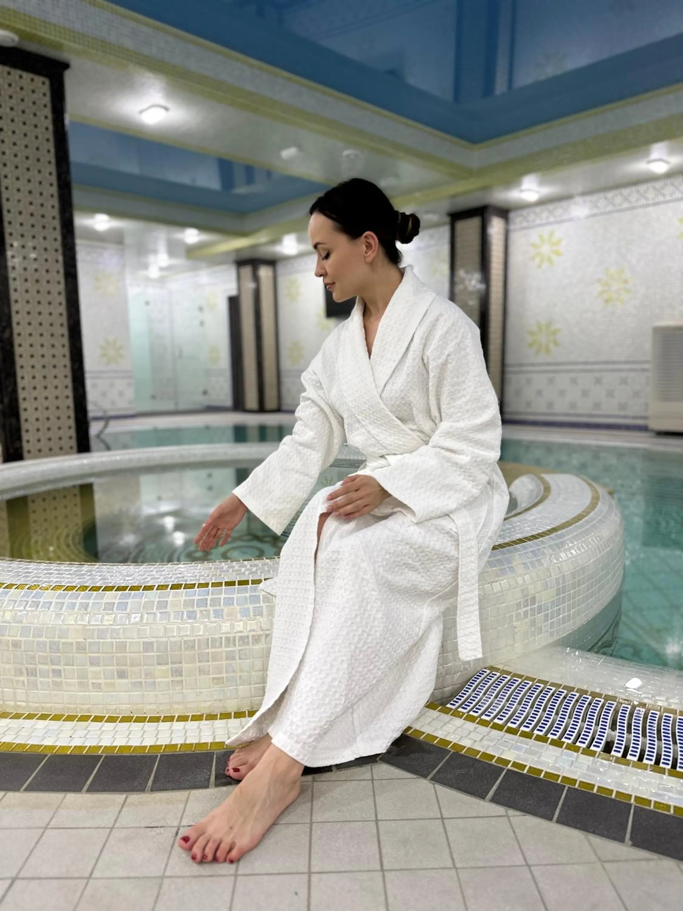 Swimming pool in Shohjahon Palace Hotel & Spa